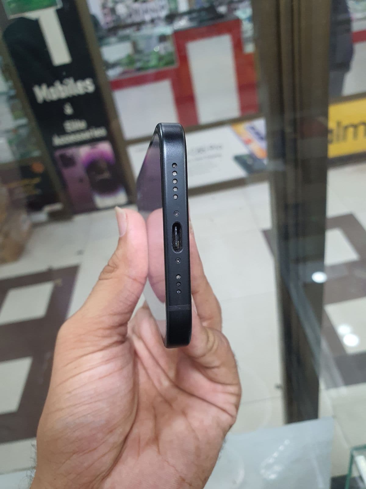 Apple iPhone 15 128GB in Black — photo 5