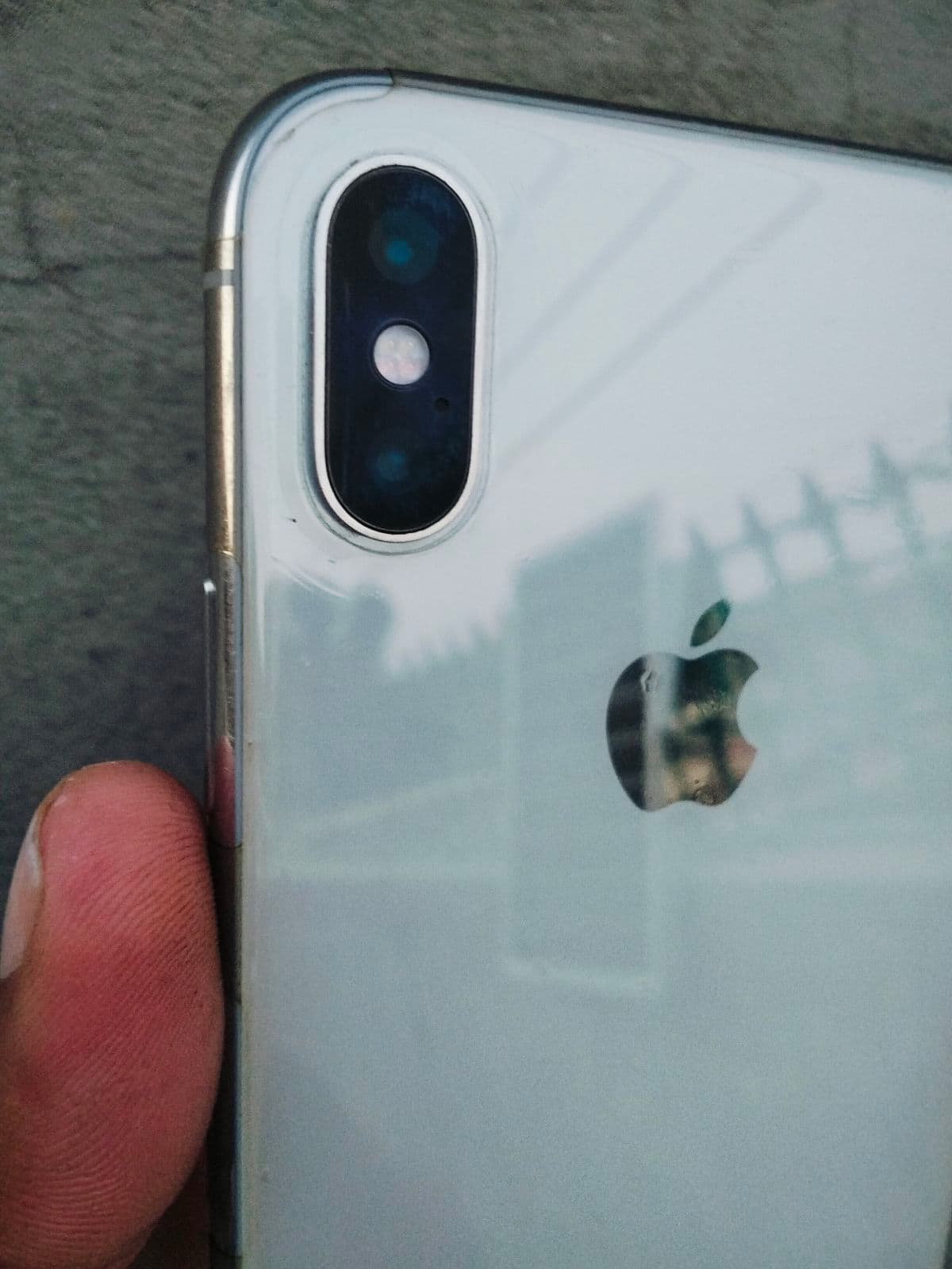 Apple iPhone X 64GB in Silver — photo 2
