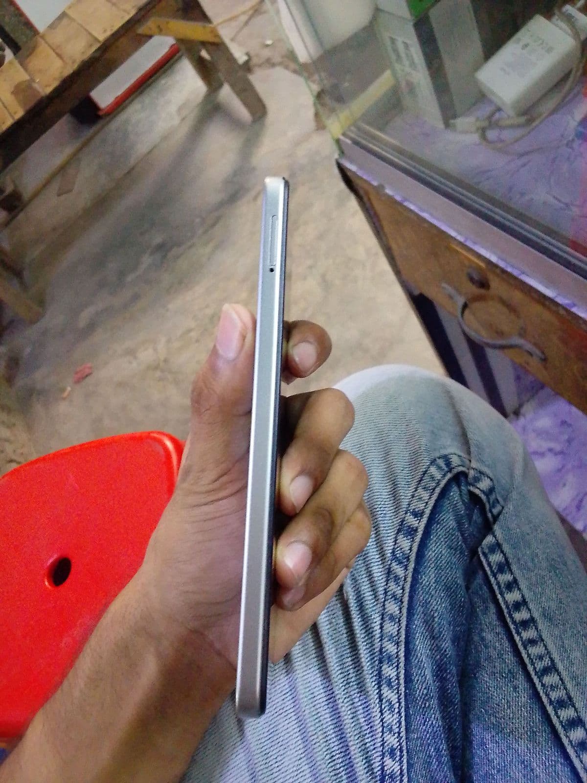 Infinix Hot 50i 6GB / 128GB in Titanium Grey — photo 4