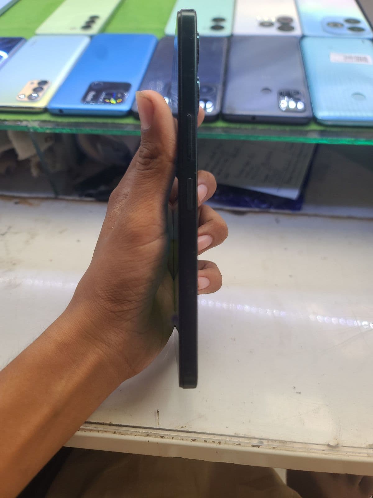 Vivo Y04 4GB / 128GB in Jade Green — photo 3