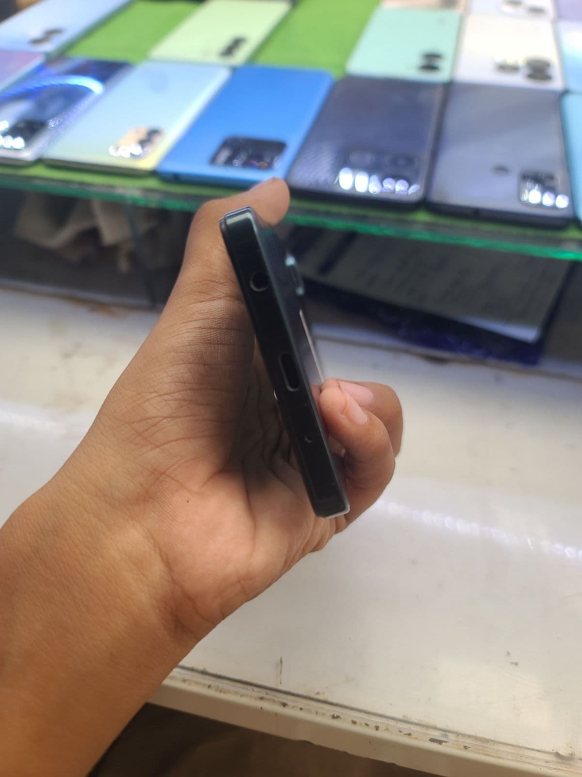Vivo Y04 4GB / 128GB in Jade Green — photo 4
