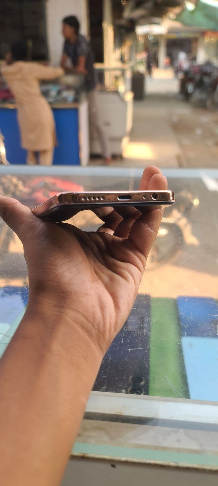 Vivo Y28 8GB/128GB in Crystal Purple — photo 3