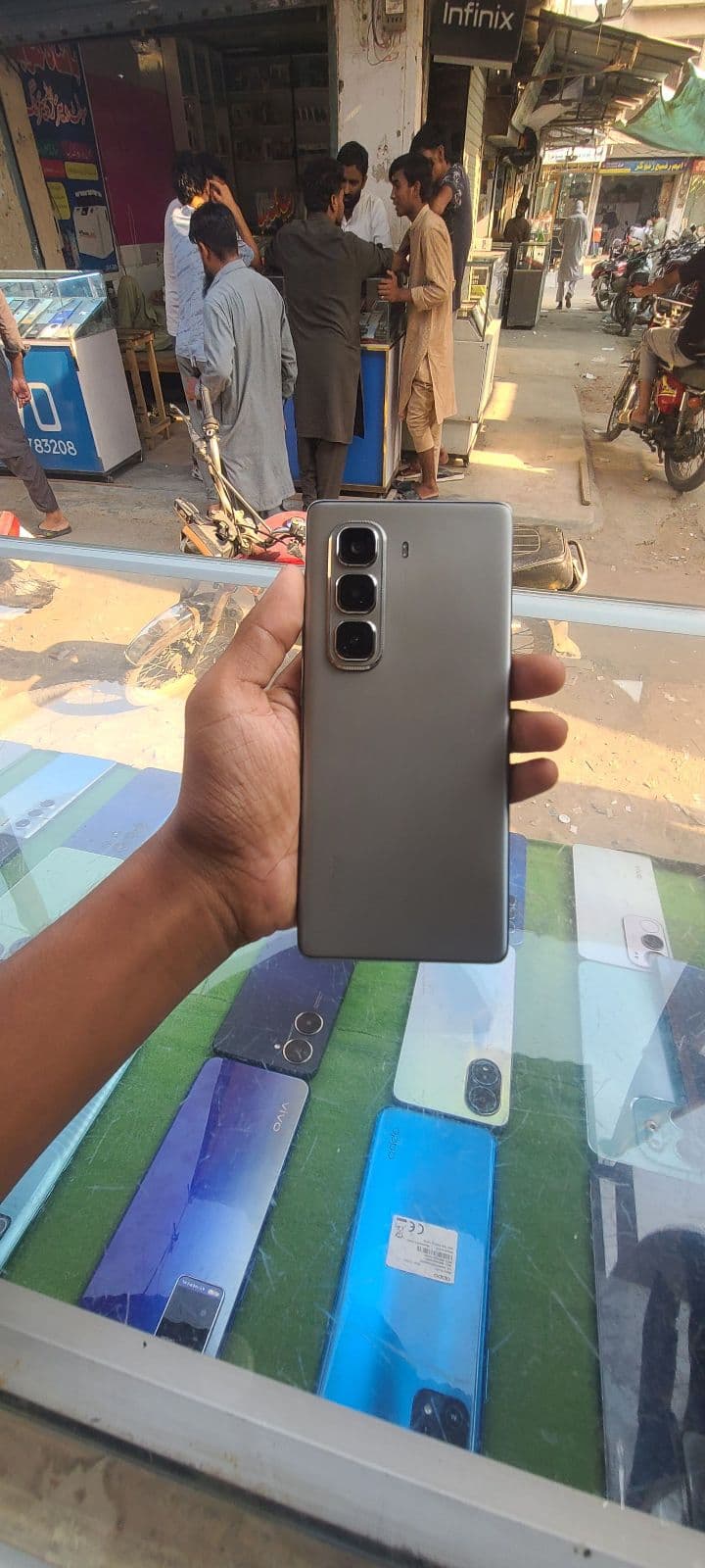 Infinix Hot 50 Pro+ · 8GB / 256GB