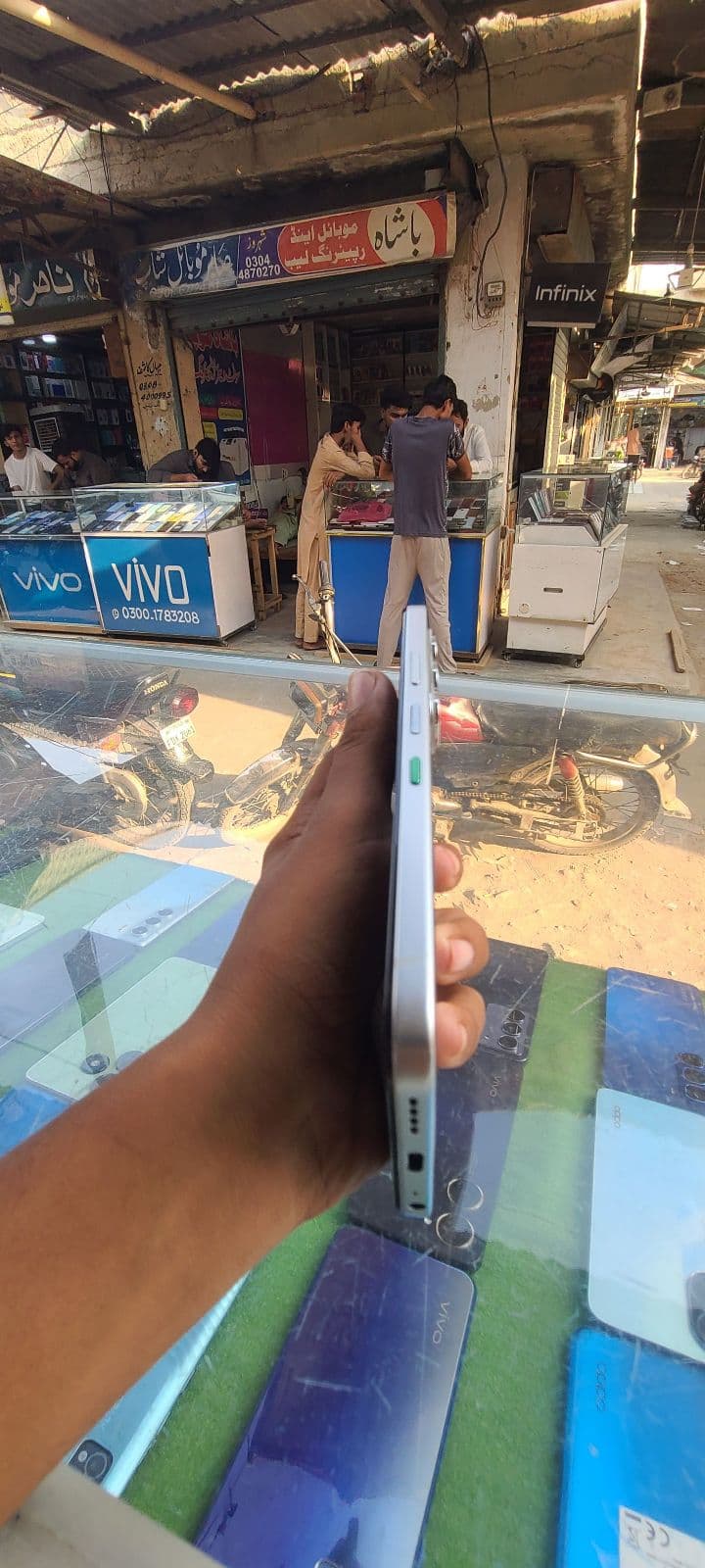 Infinix Hot 60i 6GB / 128GB in Titanium Silver — photo 3