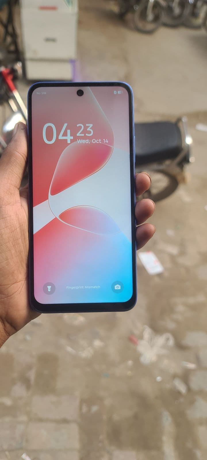 Infinix Hot 60i 6GB / 128GB in Shadow Blue — photo 2