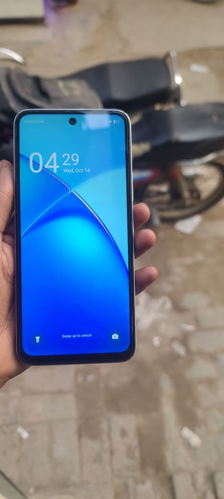 Infinix Smart 10 4GB / 64GB in Titanium Silver — photo 3