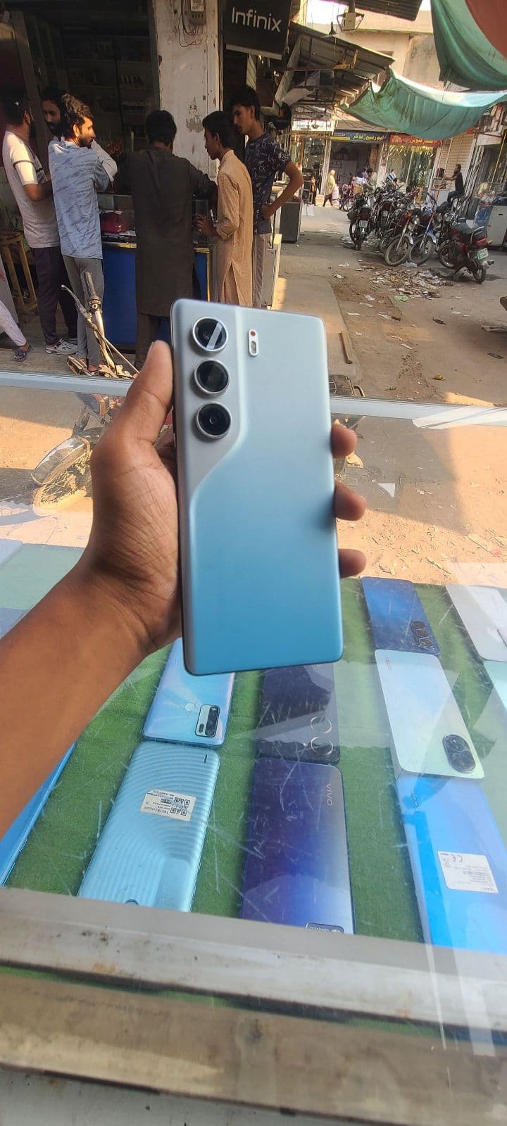 Tecno Camon 40 Pro 5G · 8GB / 256GB