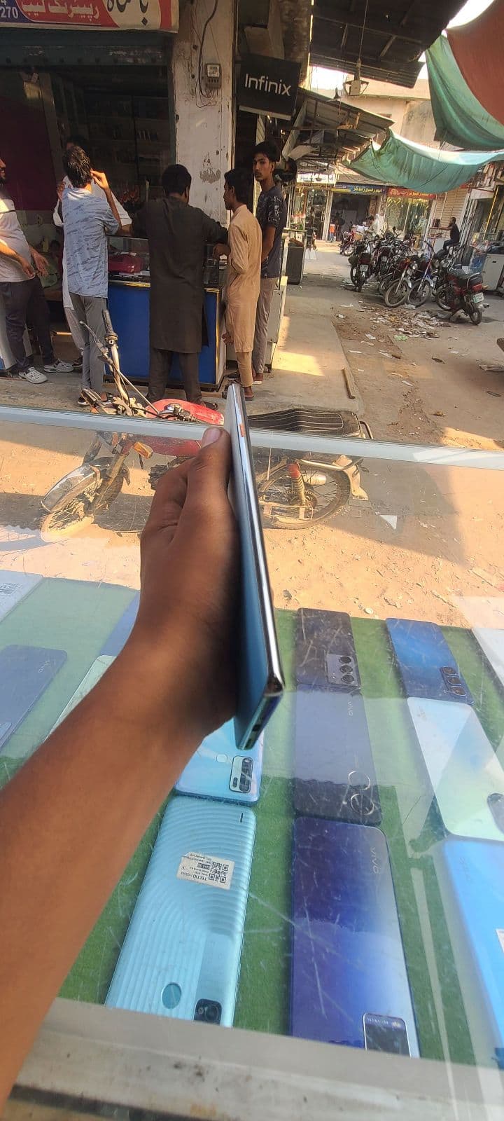 Tecno Camon 40 Pro 5G 8GB / 256GB in Glacier White — photo 4