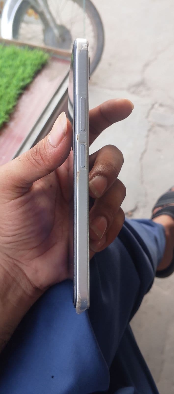 Infinix Smart 10 Plus 4GB / 128GB in Titanium Silver — photo 3