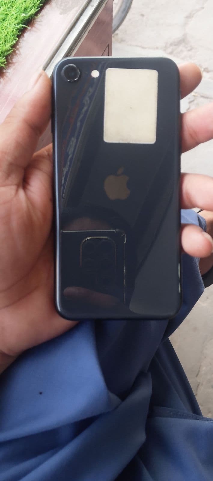 iPhone SE (2020) · 64GB
