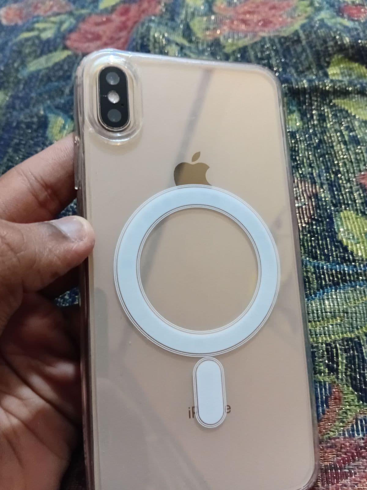 Apple iPhone XS Max 64GB in Gold — photo 3