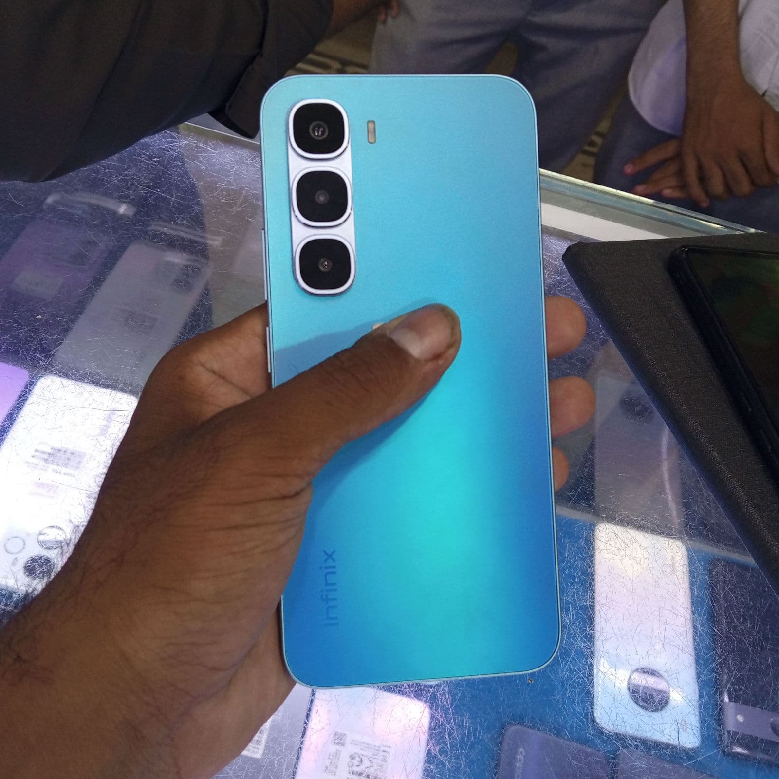 Infinix Hot 60 Pro · 8GB / 128GB