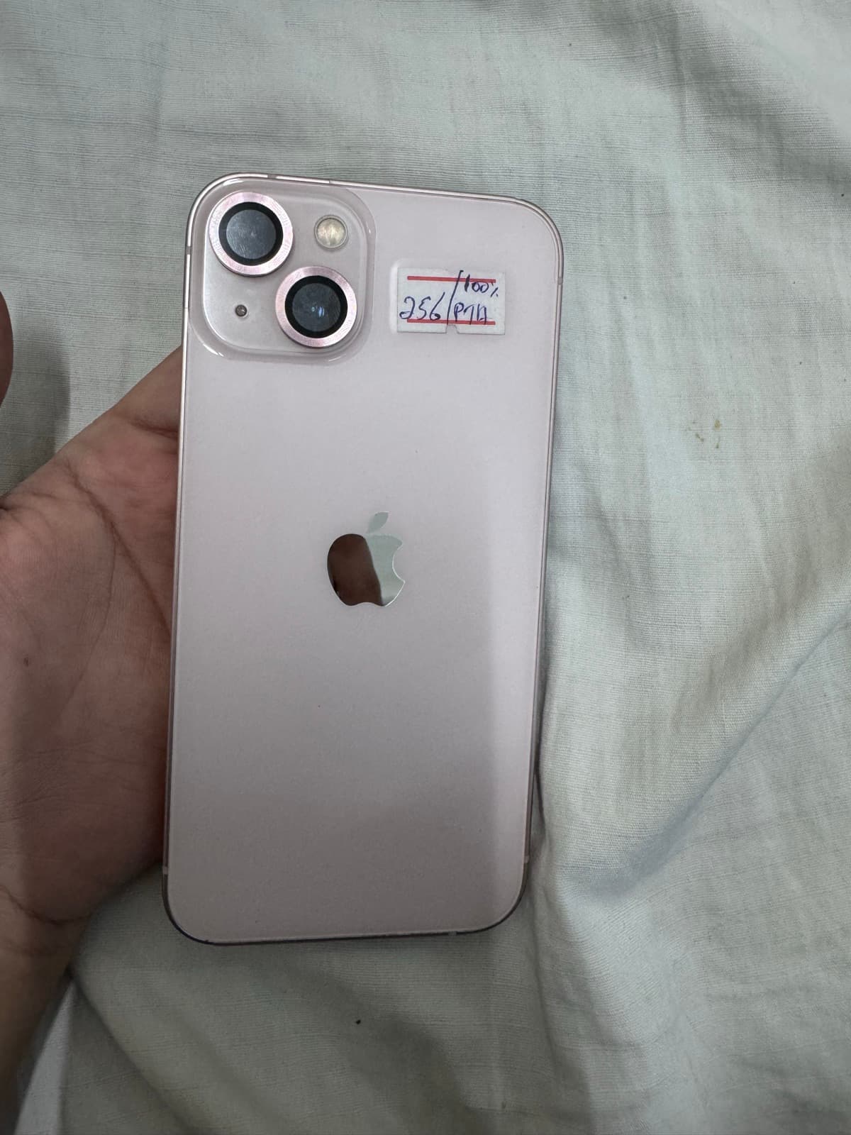 iPhone 13 · 256GB
