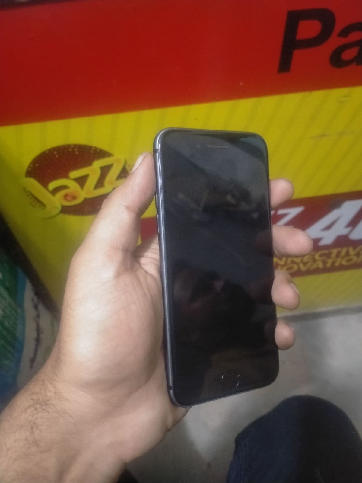 Apple iPhone 8 64GB in Space Gray — photo 2