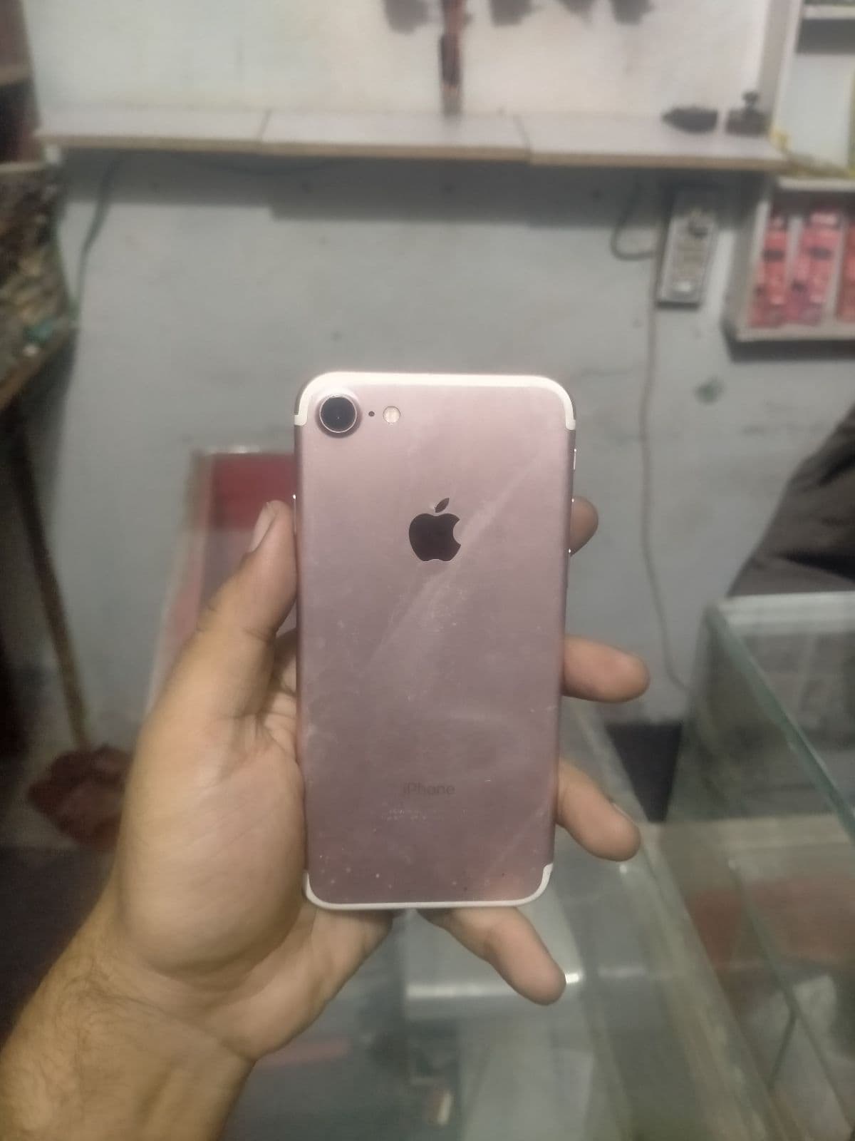 iPhone 7 · 32GB