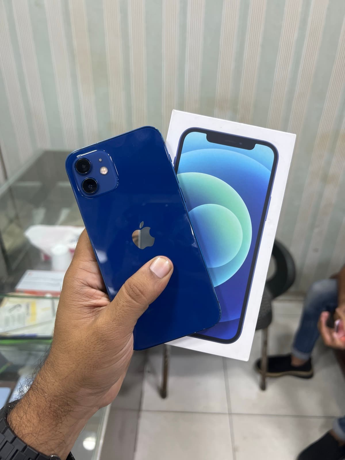 iPhone 12 · 128GB