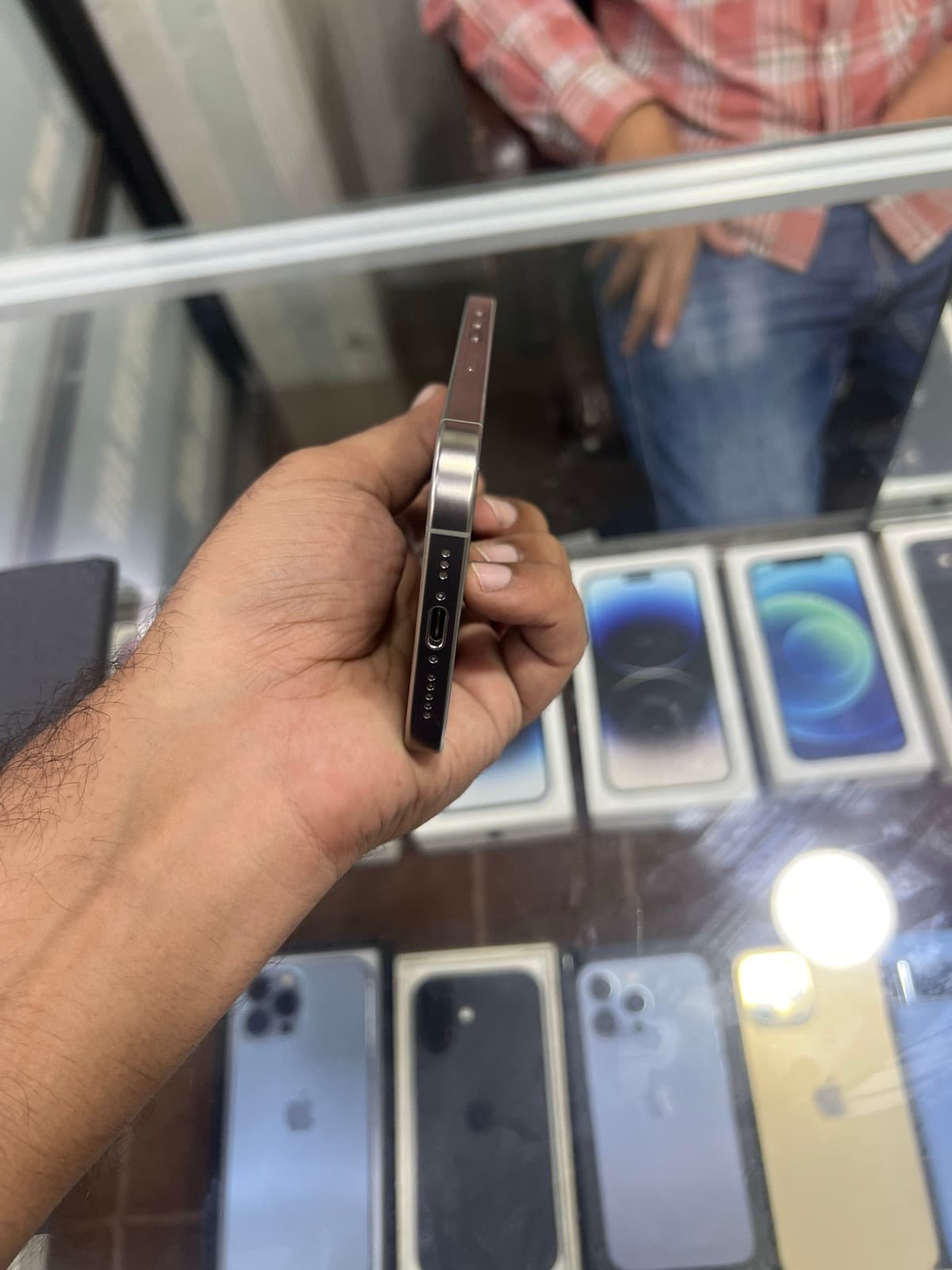 Apple iPhone 15 Pro 256GB in Natural Titanium — photo 4