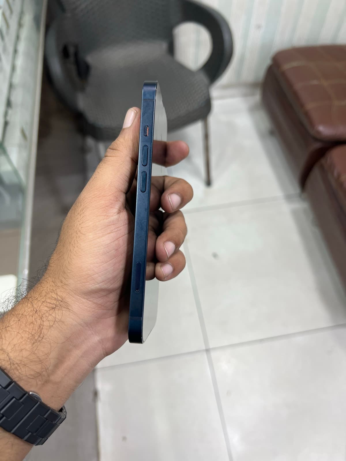 Apple iPhone 13 128GB in Midnight — photo 3
