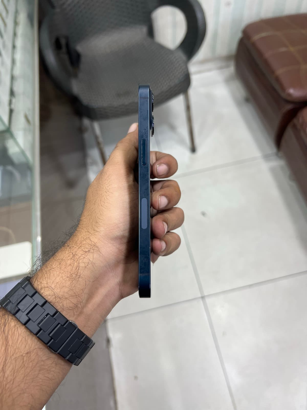 Apple iPhone 13 128GB in Midnight — photo 4