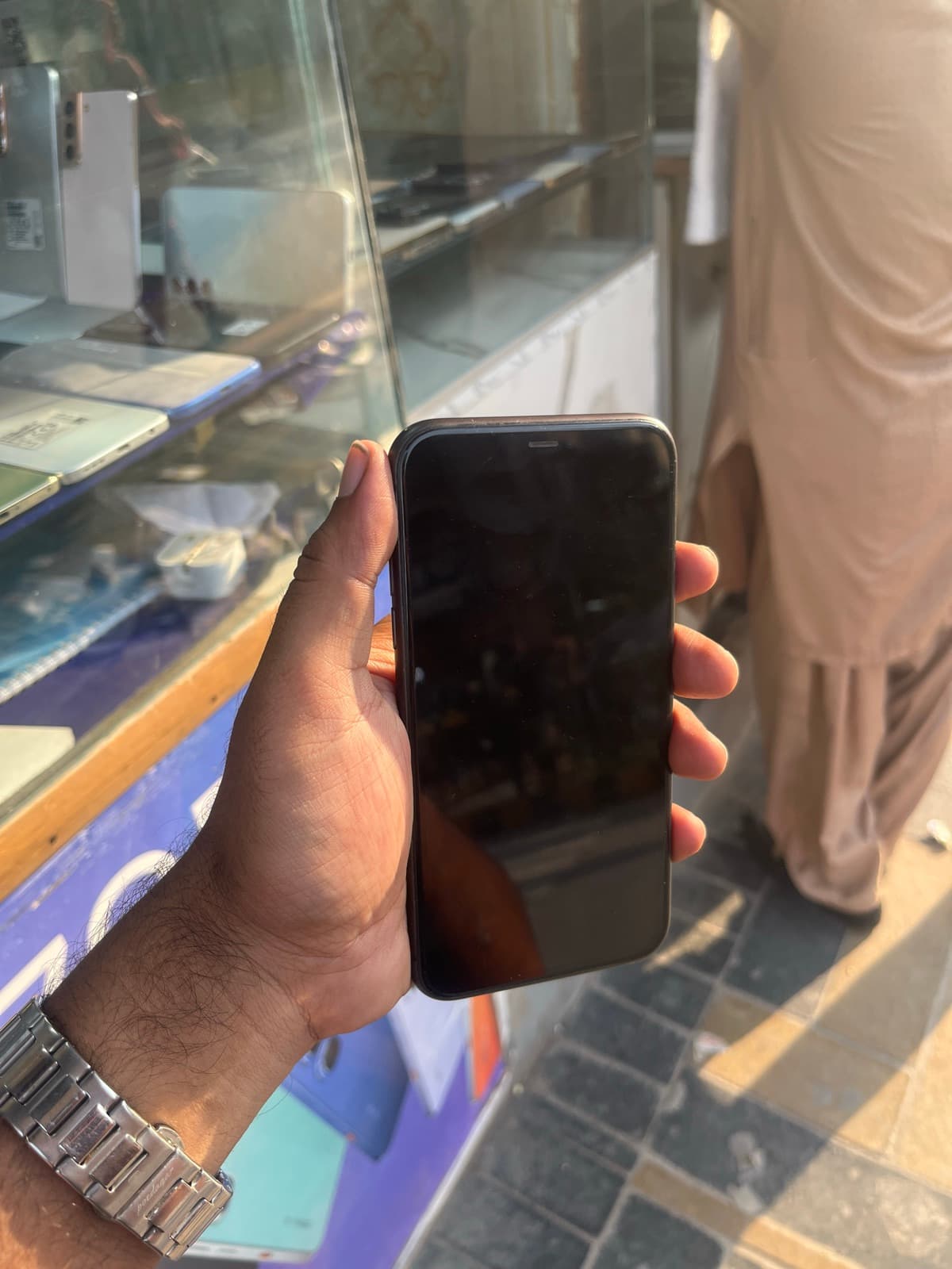 Apple iPhone 11 64GB in Black — photo 2