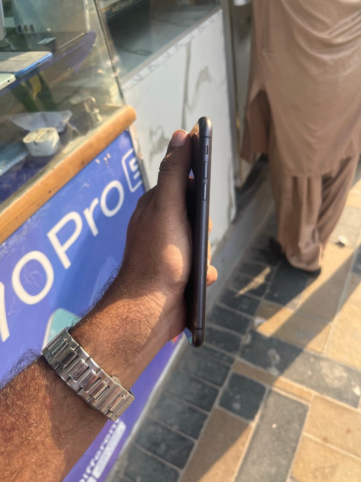 Apple iPhone 11 64GB in Black — photo 3