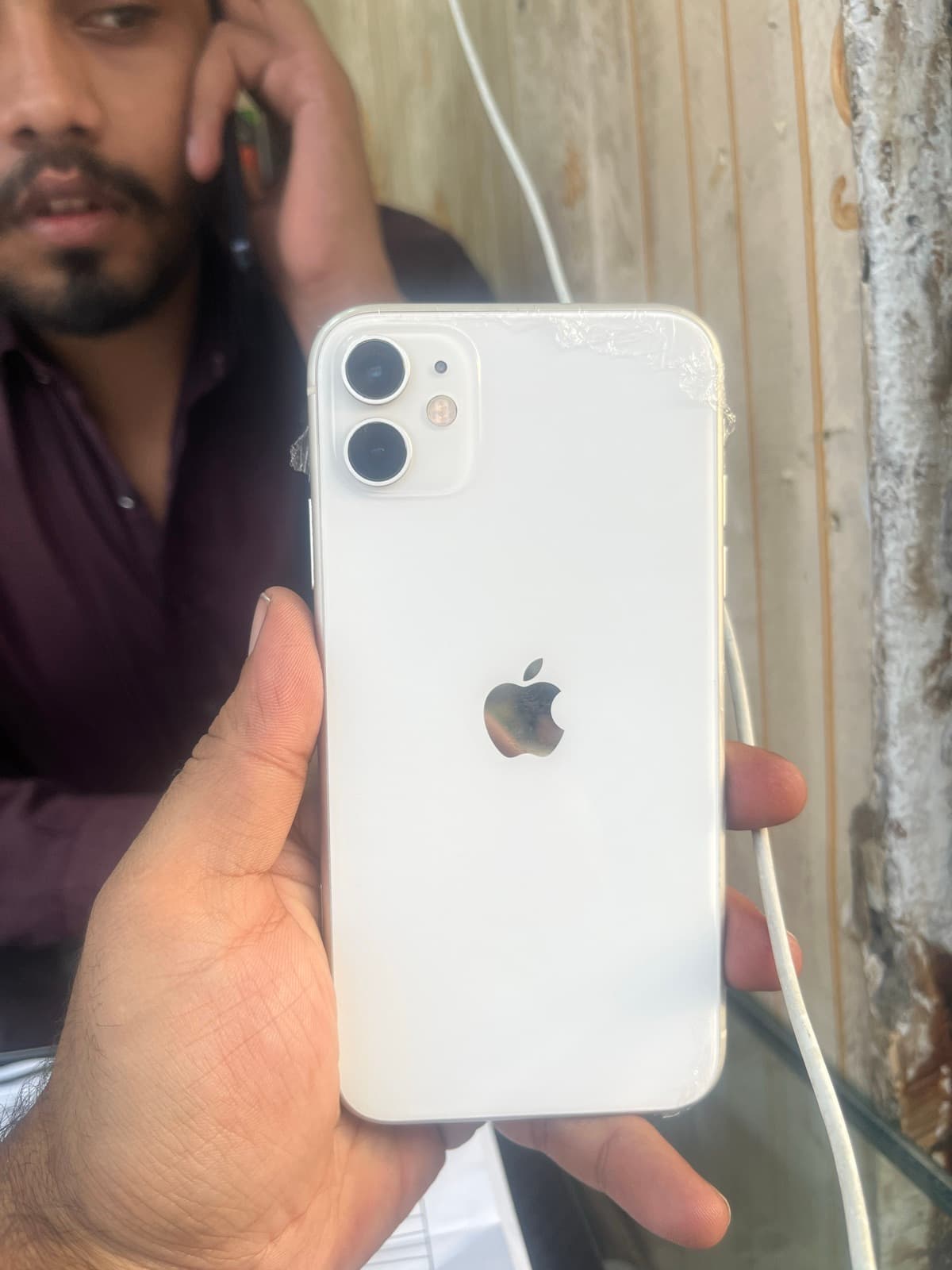 Apple iPhone 11 64GB in White — photo 1