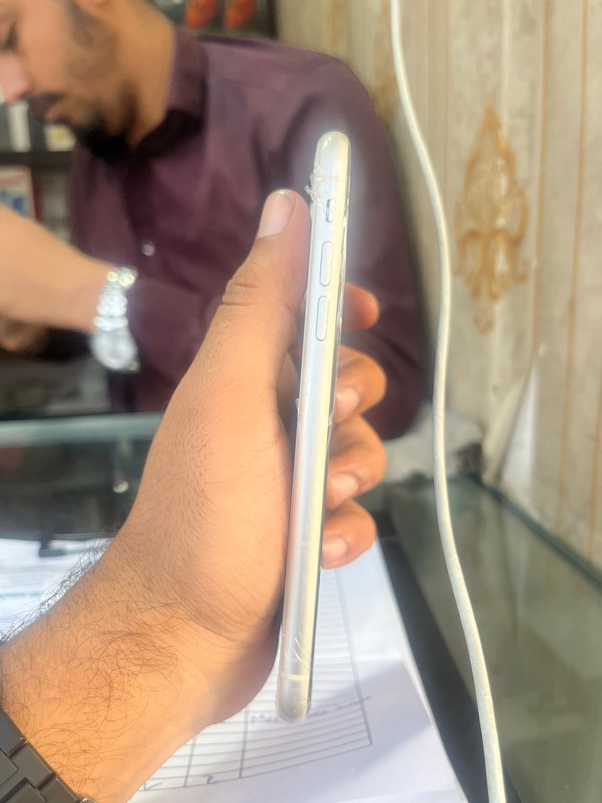 Apple iPhone 11 64GB in White — photo 3