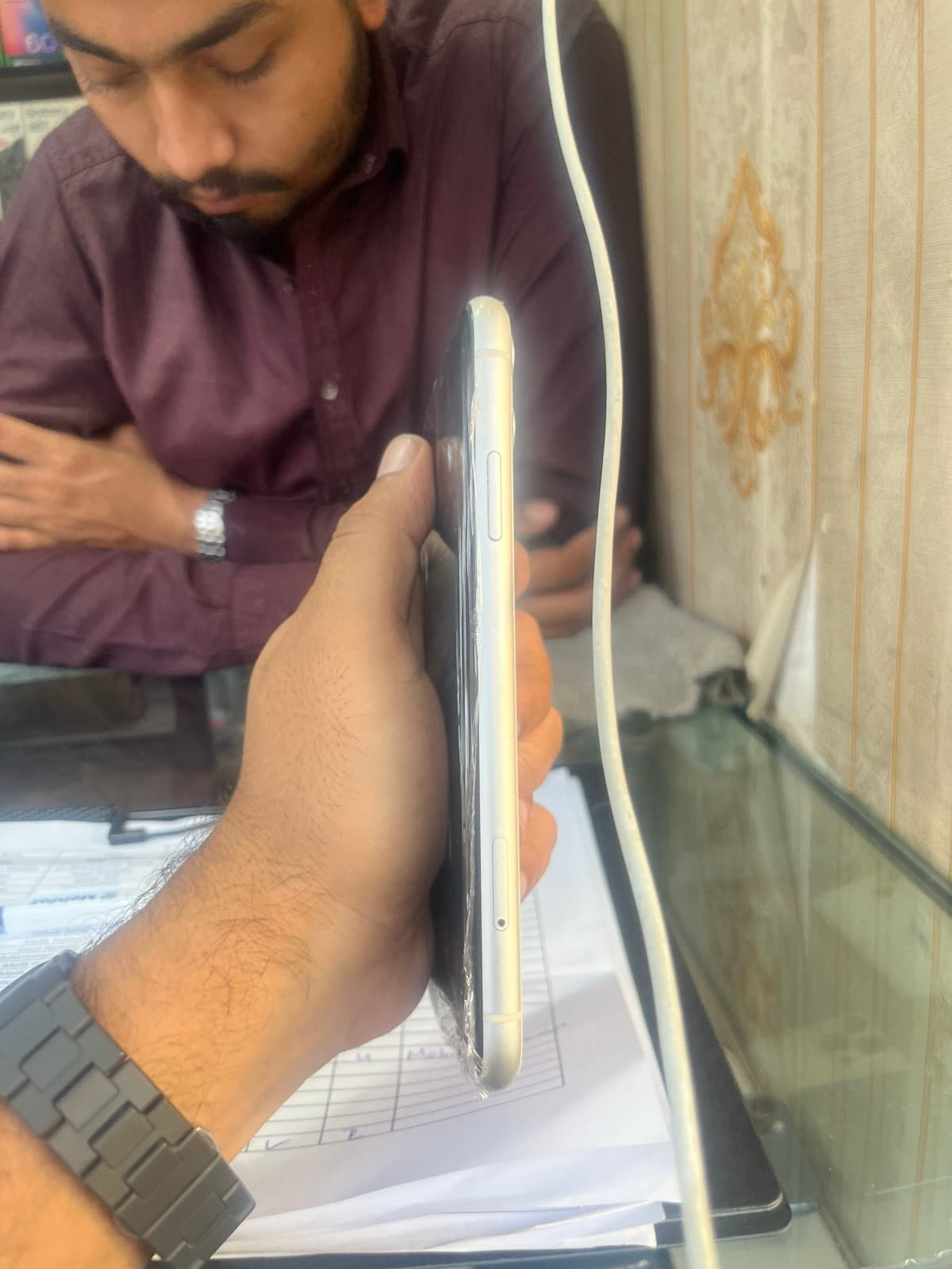 Apple iPhone 11 64GB in White — photo 4
