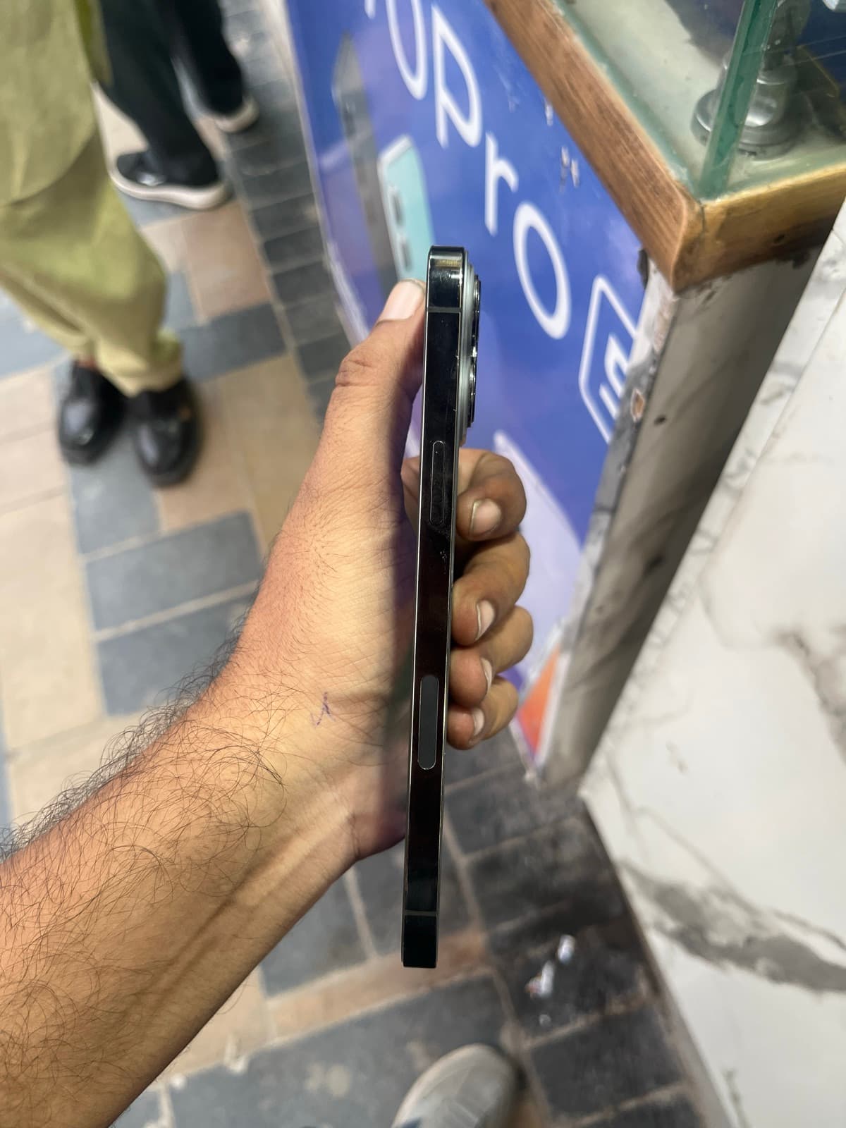 Apple iPhone 13 Pro Max 128GB in Graphite — photo 4