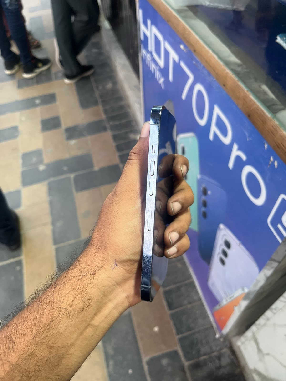 Apple iPhone 13 Pro 256GB in Sierra Blue — photo 3