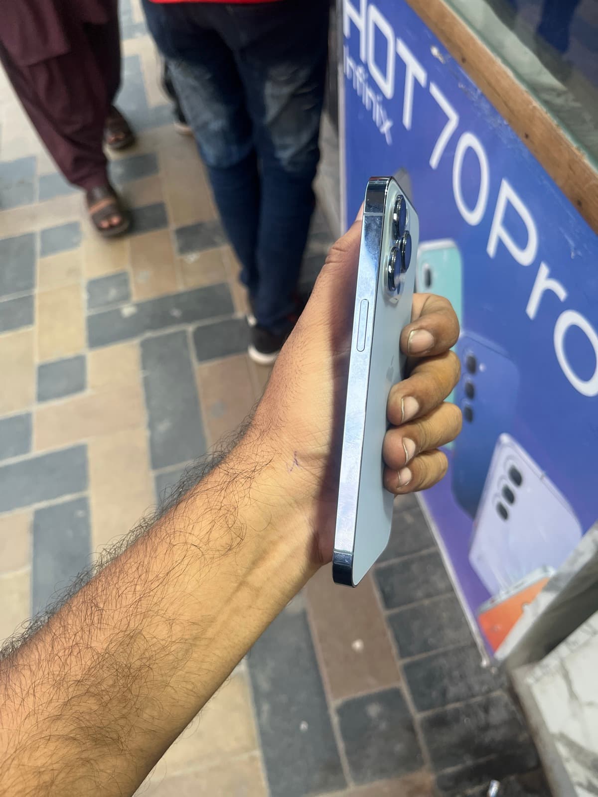 Apple iPhone 13 Pro 256GB in Sierra Blue — photo 4
