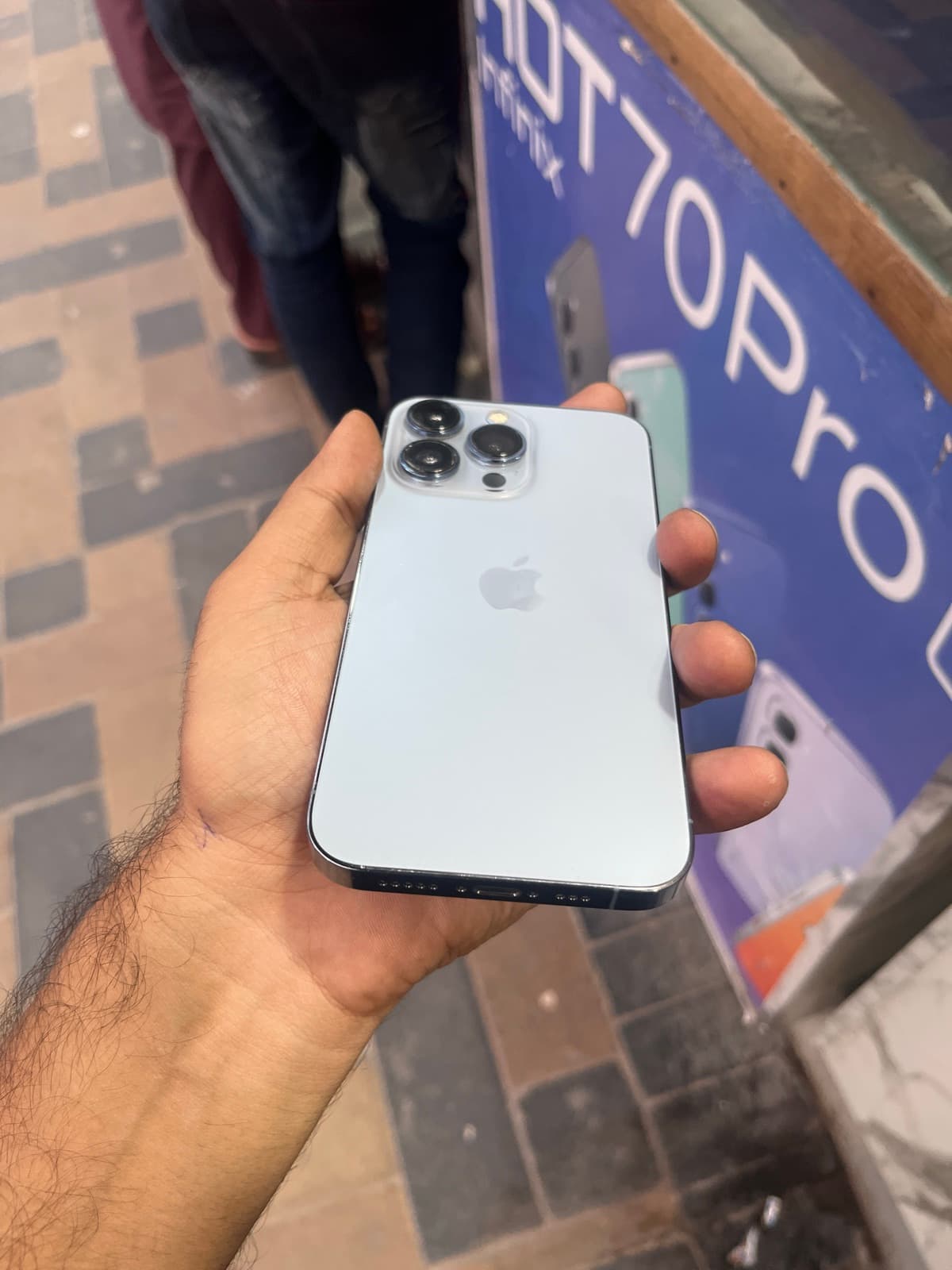 Apple iPhone 13 Pro 256GB in Sierra Blue — photo 5