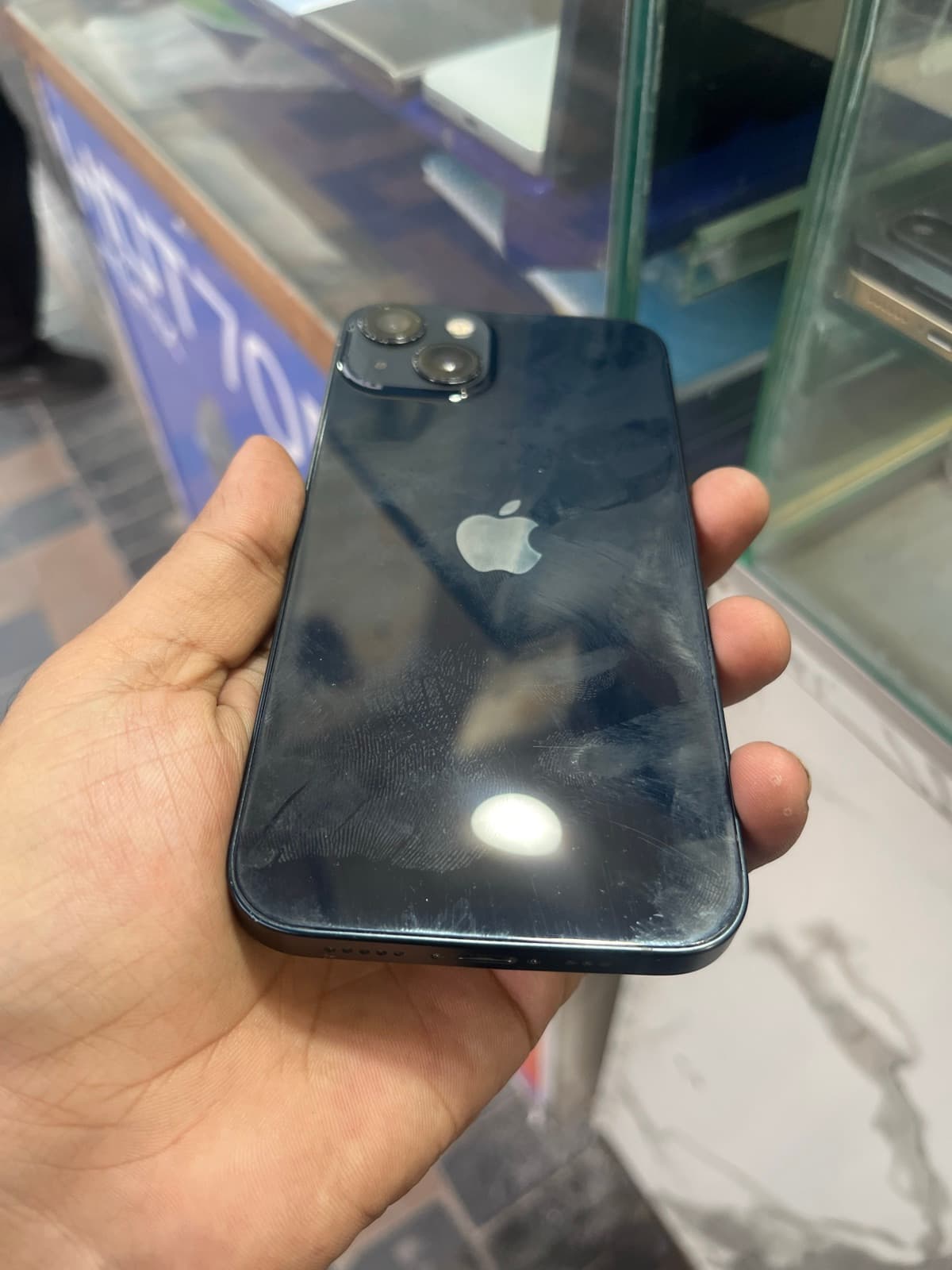 Apple iPhone 13 128GB in Midnight — photo 4