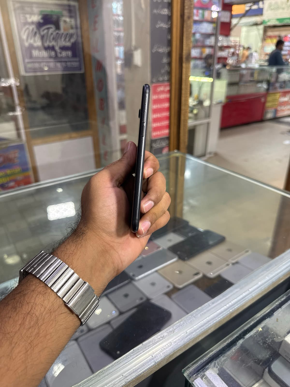 Apple iPhone 7 32GB in Black — photo 2