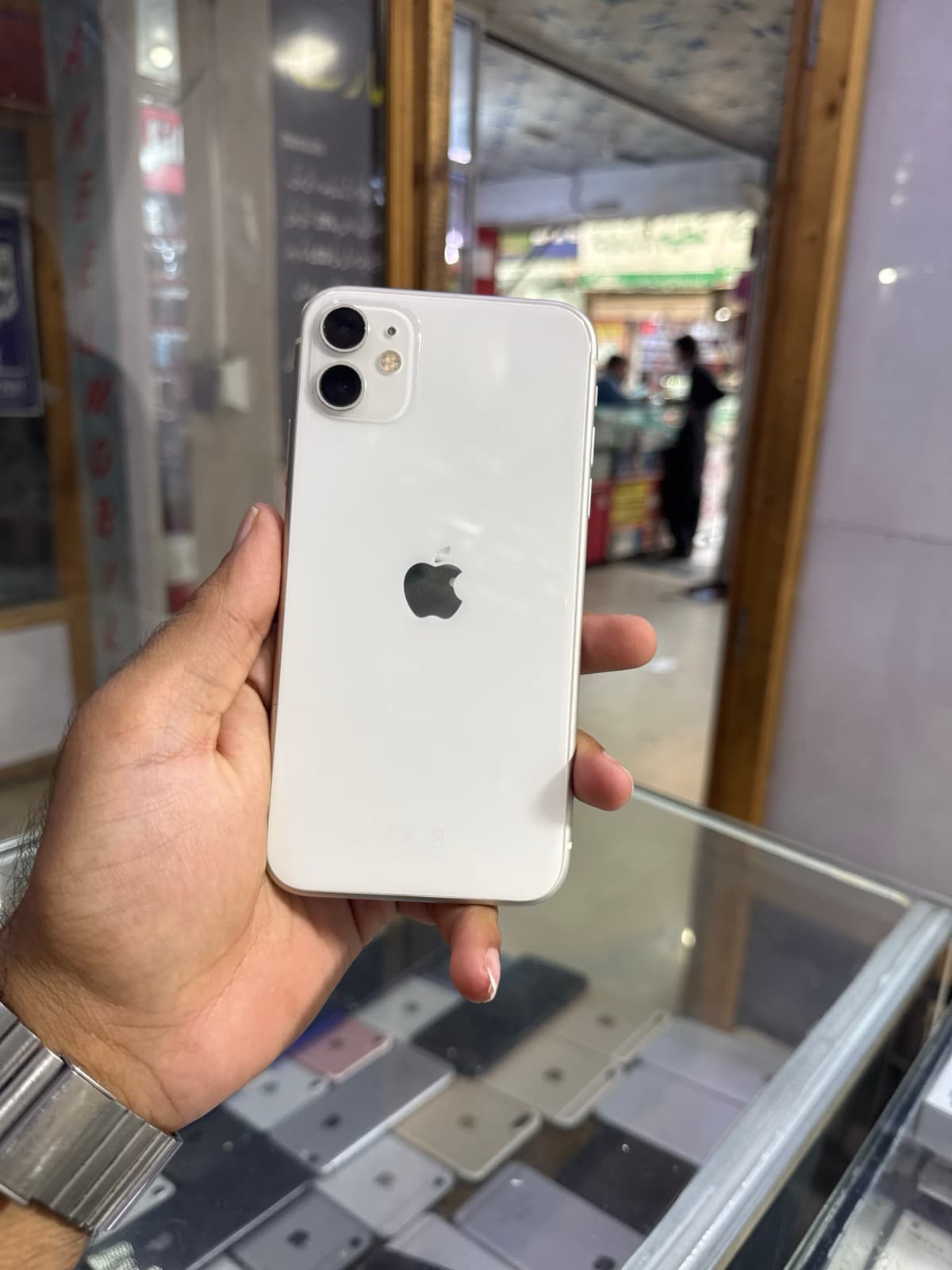 iPhone 11 · 128GB