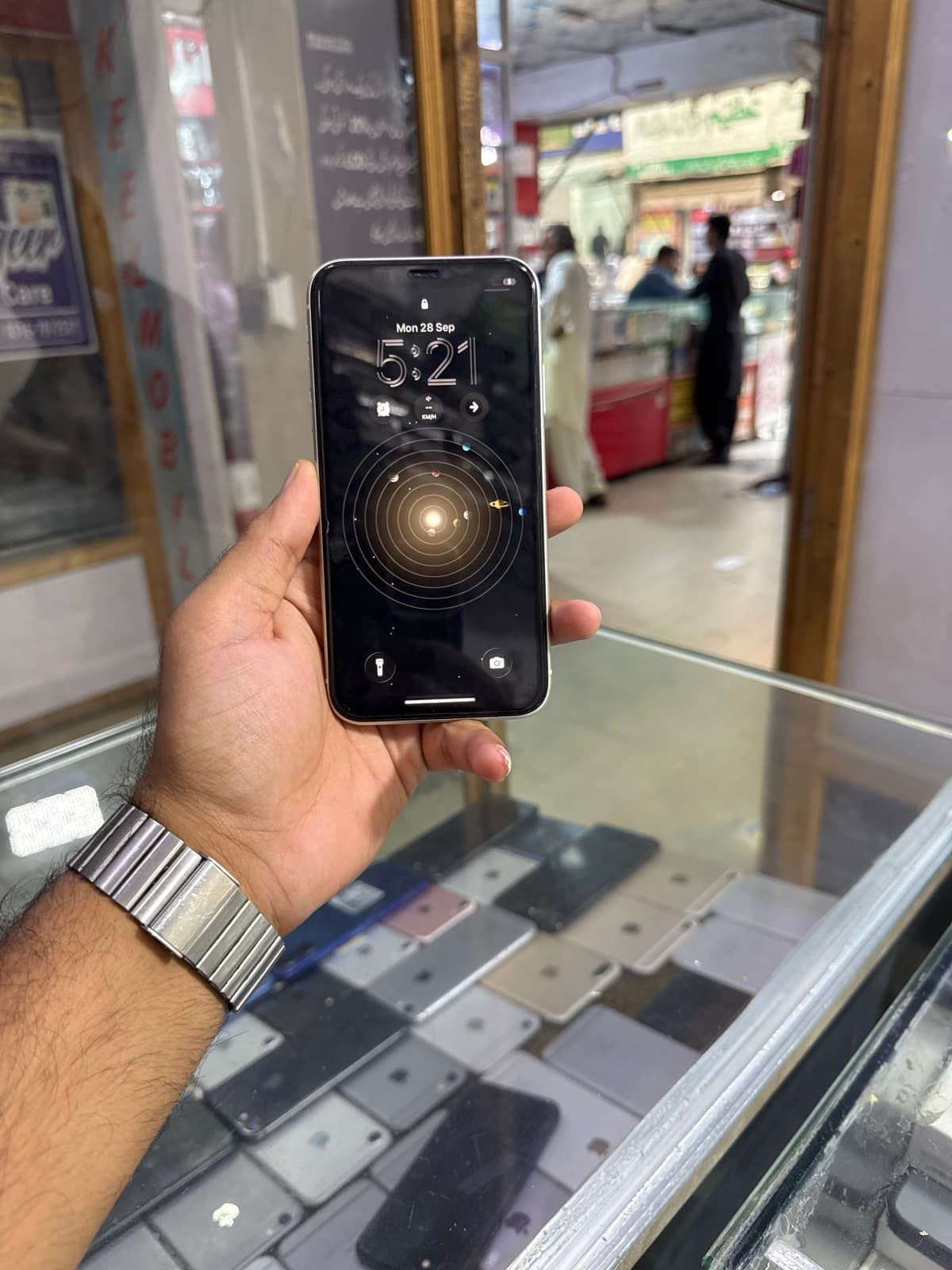 Apple iPhone 11 128GB in White — photo 4