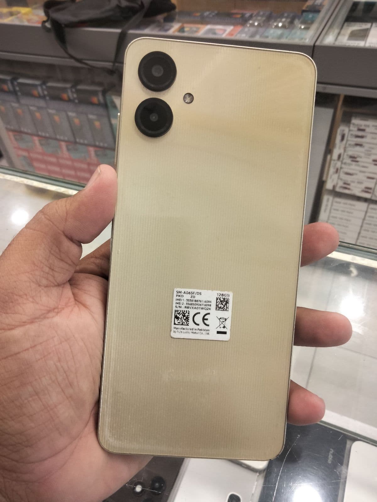 Samsung Galaxy A06 4GB / 128GB in Gold — photo 1