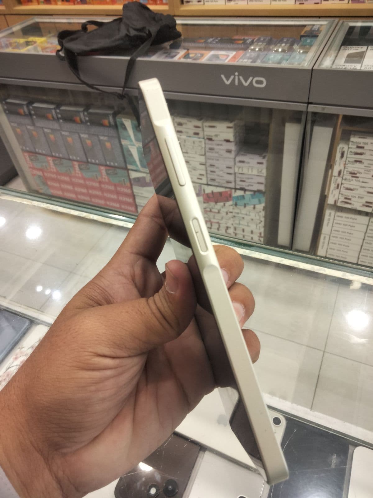Samsung Galaxy A06 4GB / 128GB in Gold — photo 3