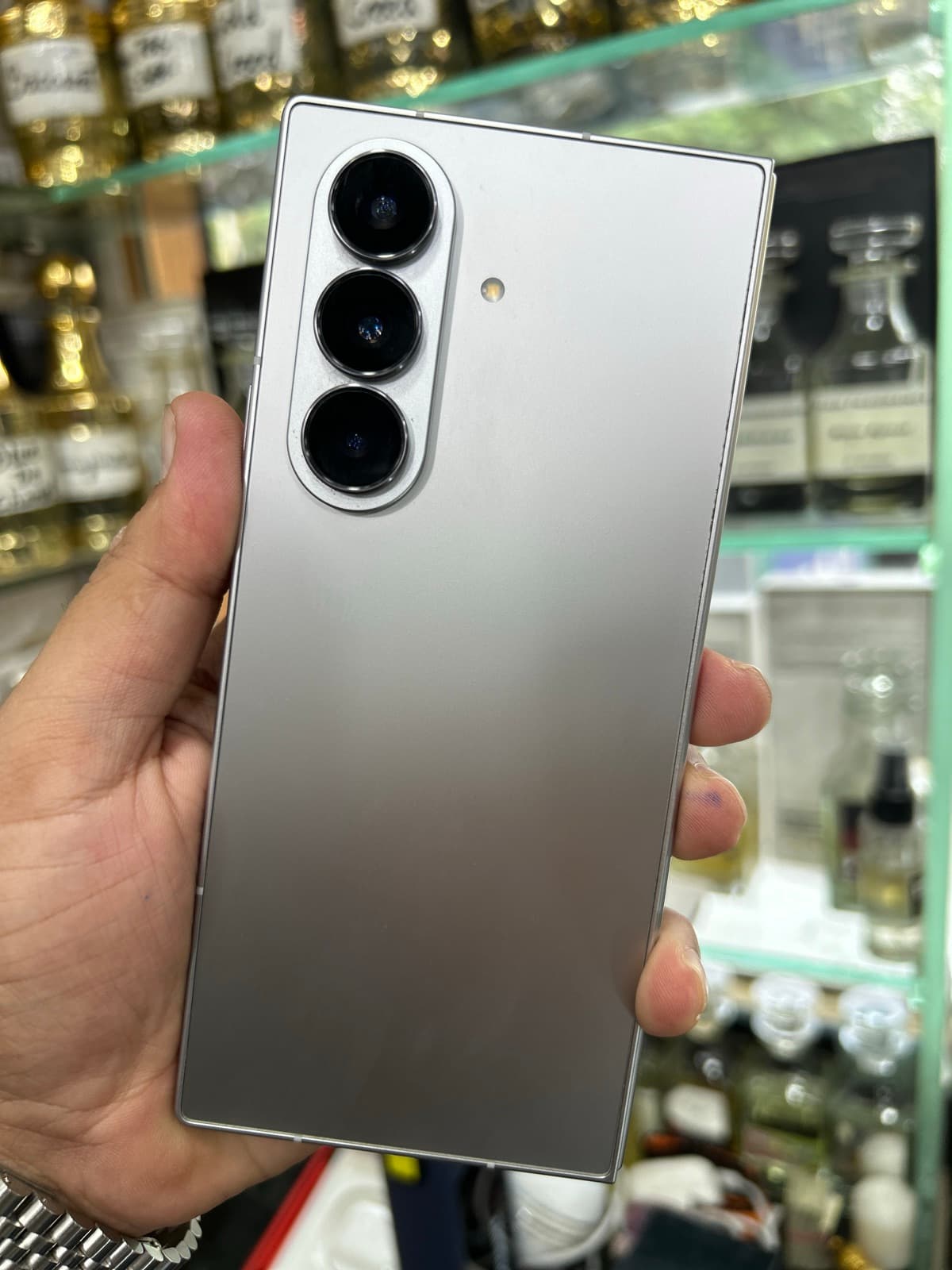 Samsung Galaxy Z Fold7 12GB / 512GB in Silver Shadow — photo 4