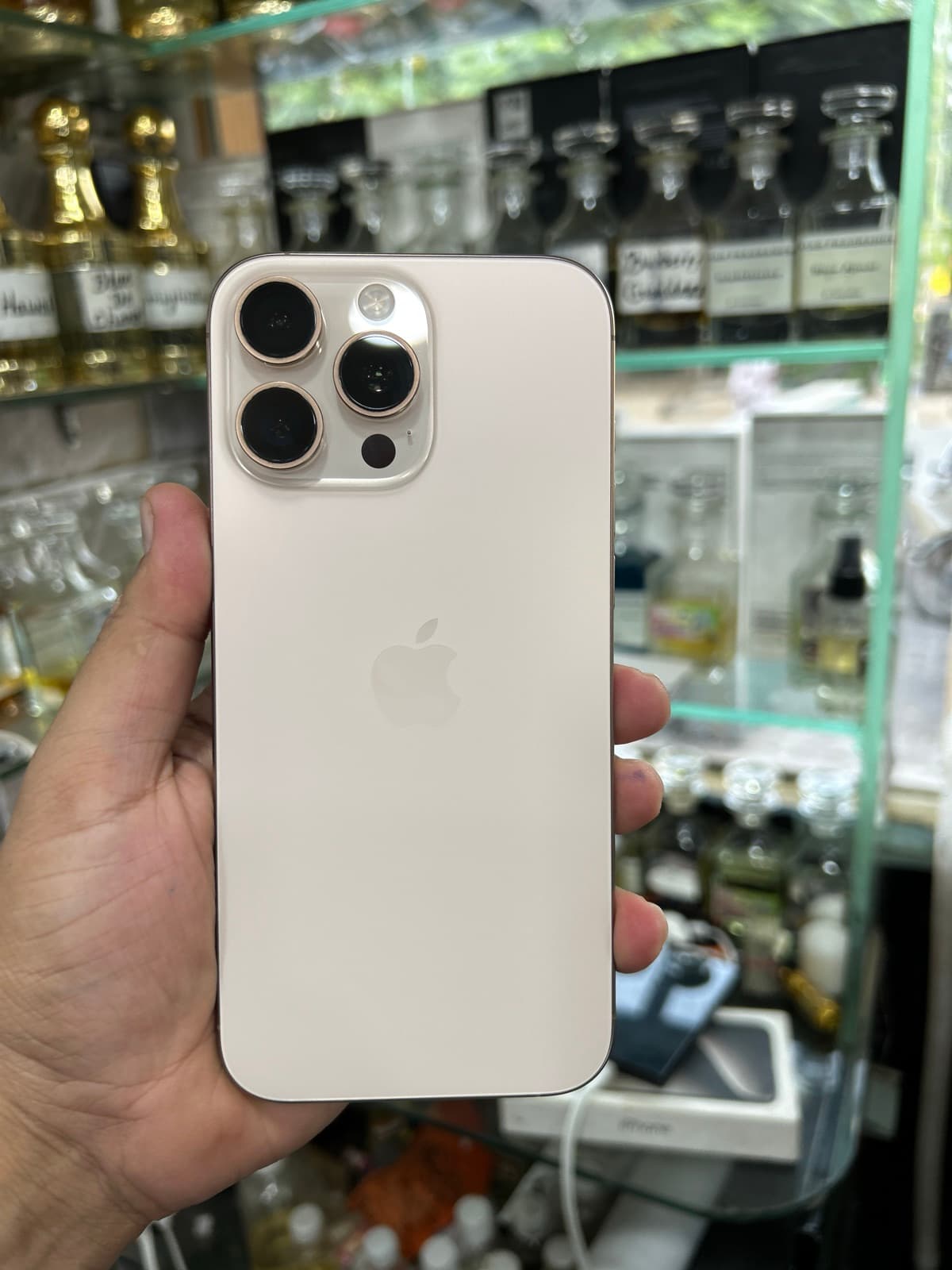 Apple iPhone 16 Pro Max 256GB in Natural Titanium — photo 1