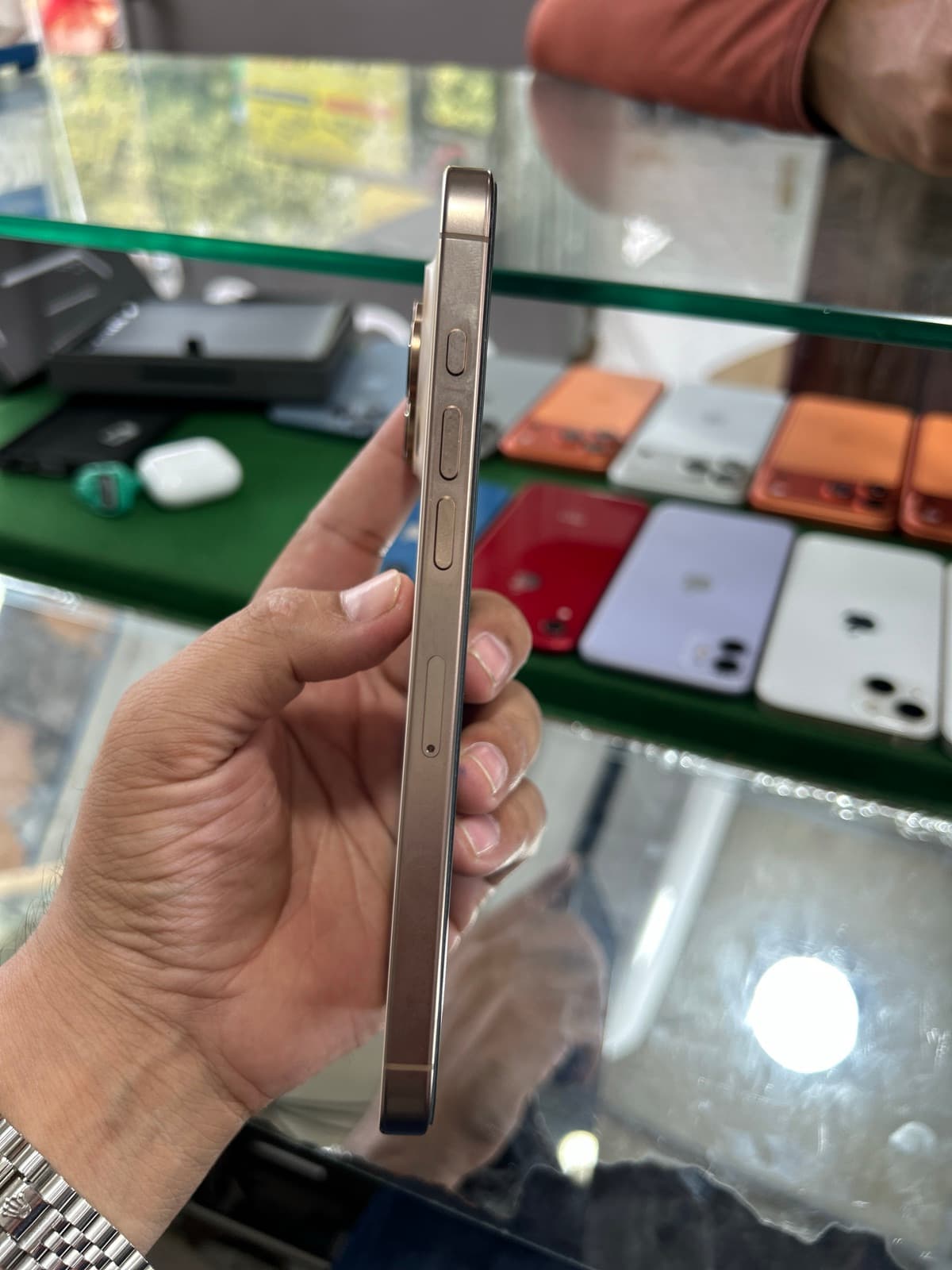 Apple iPhone 16 Pro Max 256GB in Natural Titanium — photo 2
