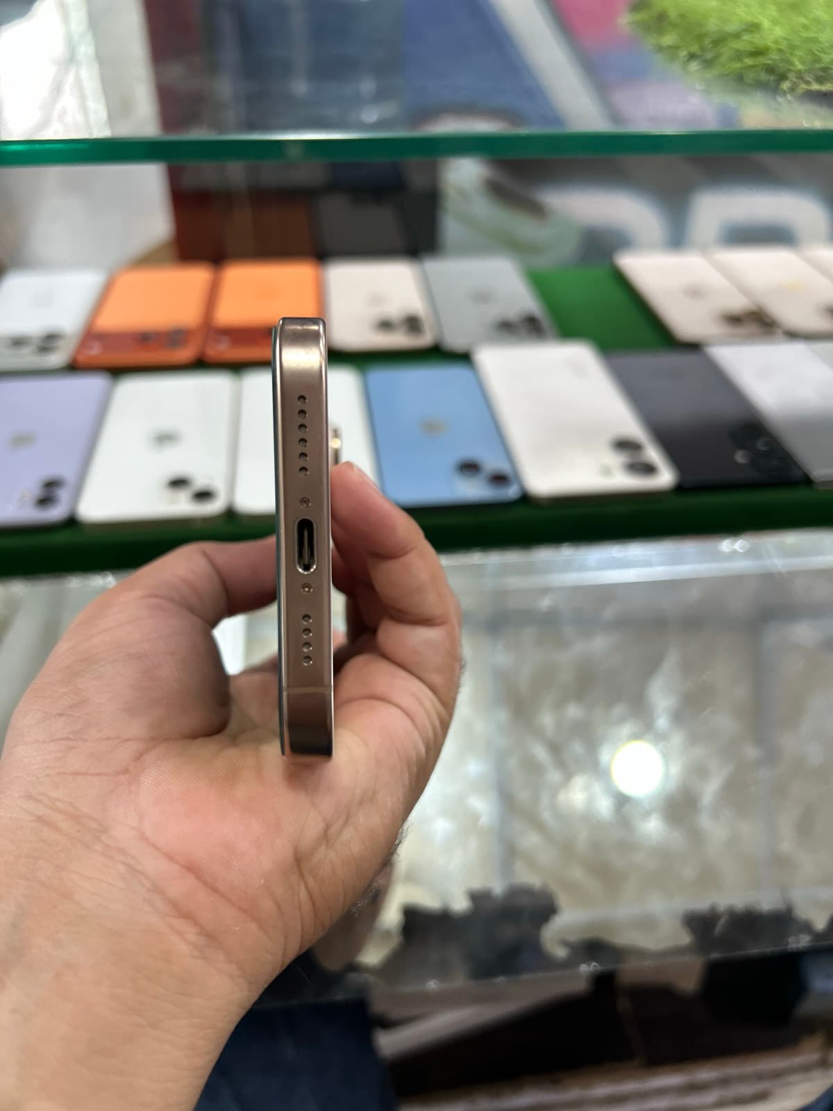 Apple iPhone 16 Pro Max 256GB in Natural Titanium — photo 5