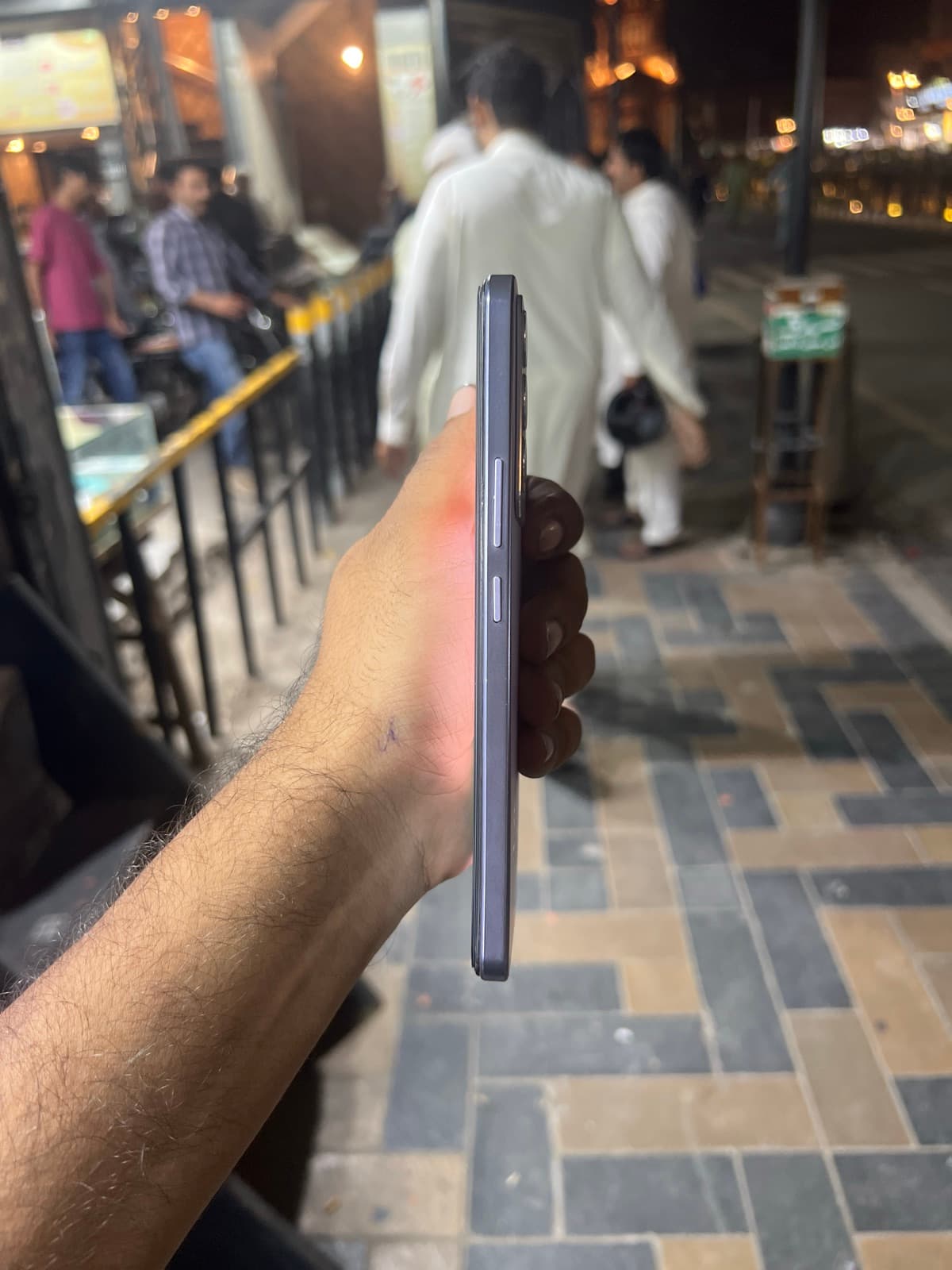 Vivo V27e 8GB / 256GB in Lavender Purple — photo 4