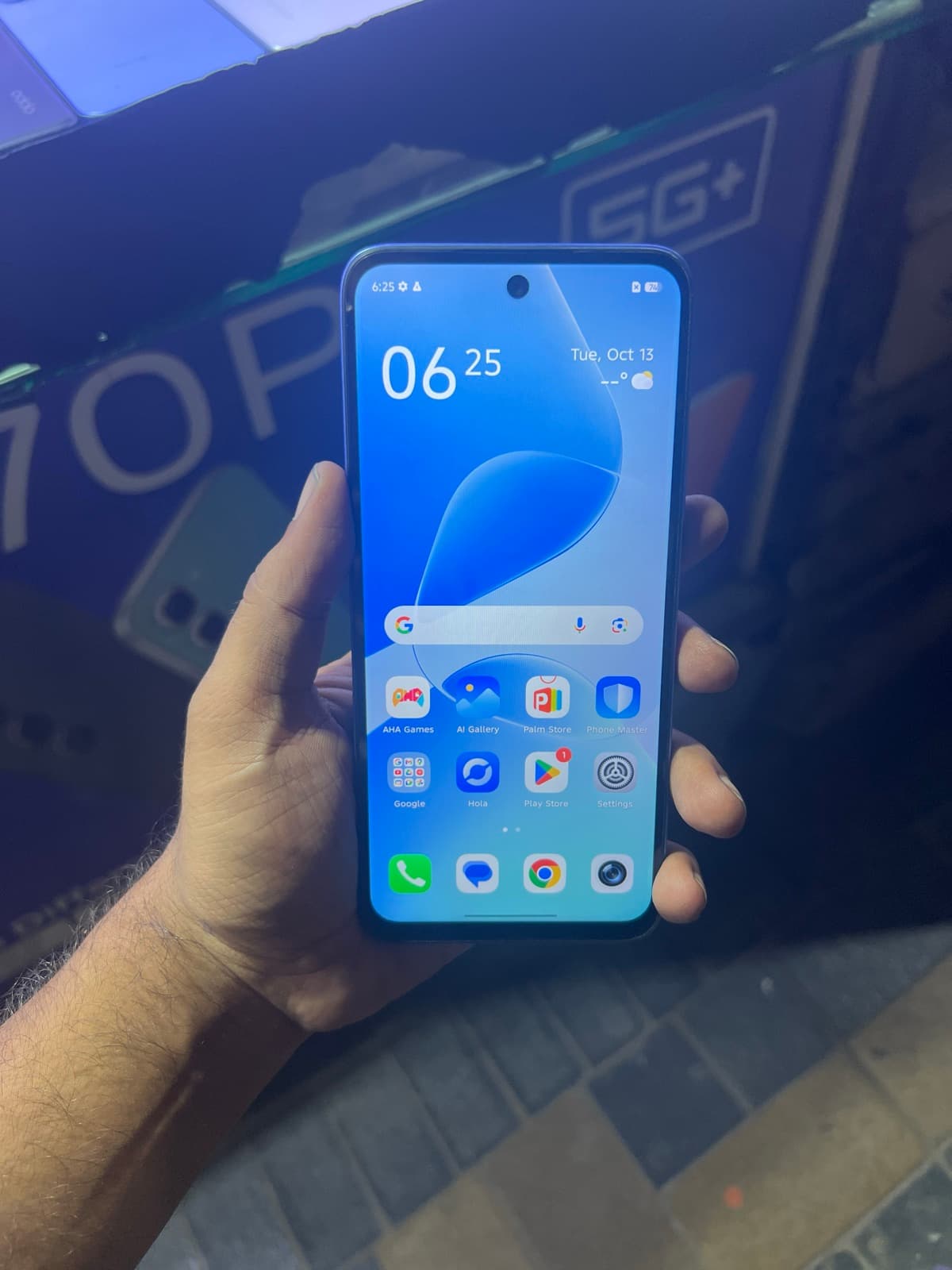 Infinix Hot 60i 6GB / 128GB in Shadow Blue — photo 2