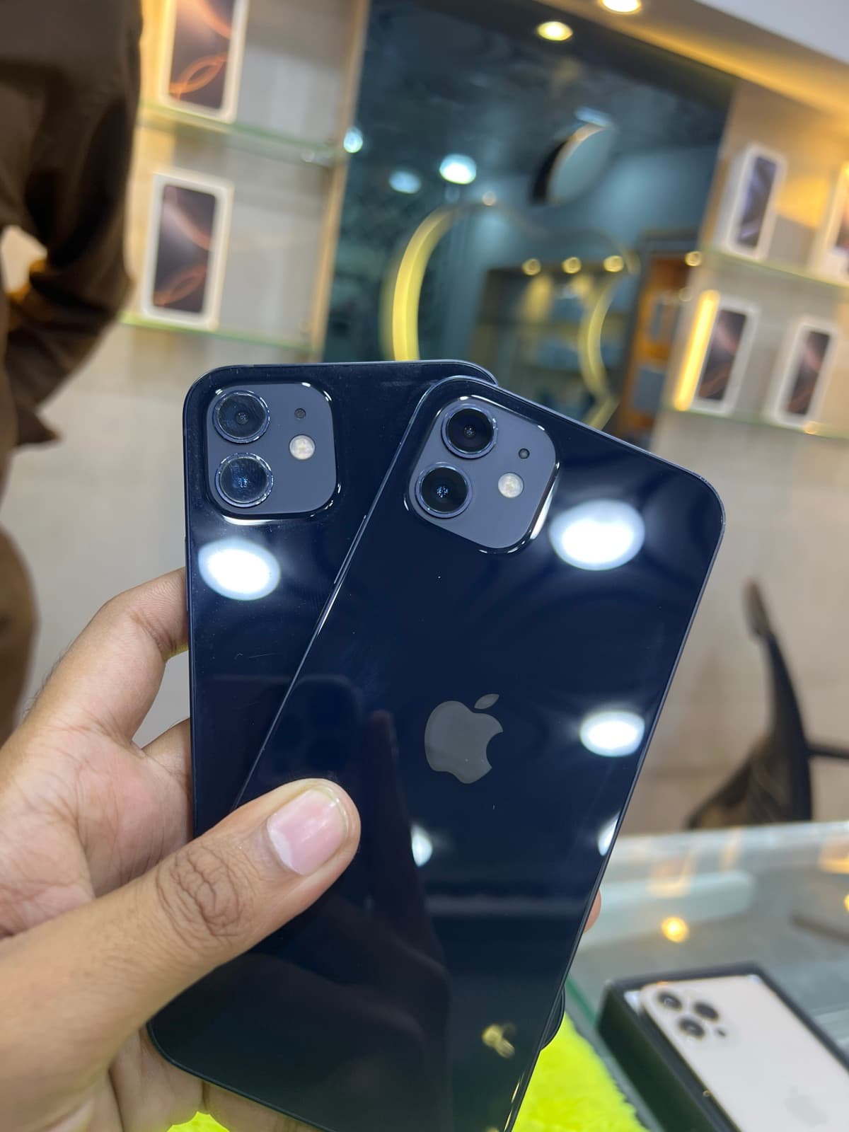 iPhone 12 · 64GB