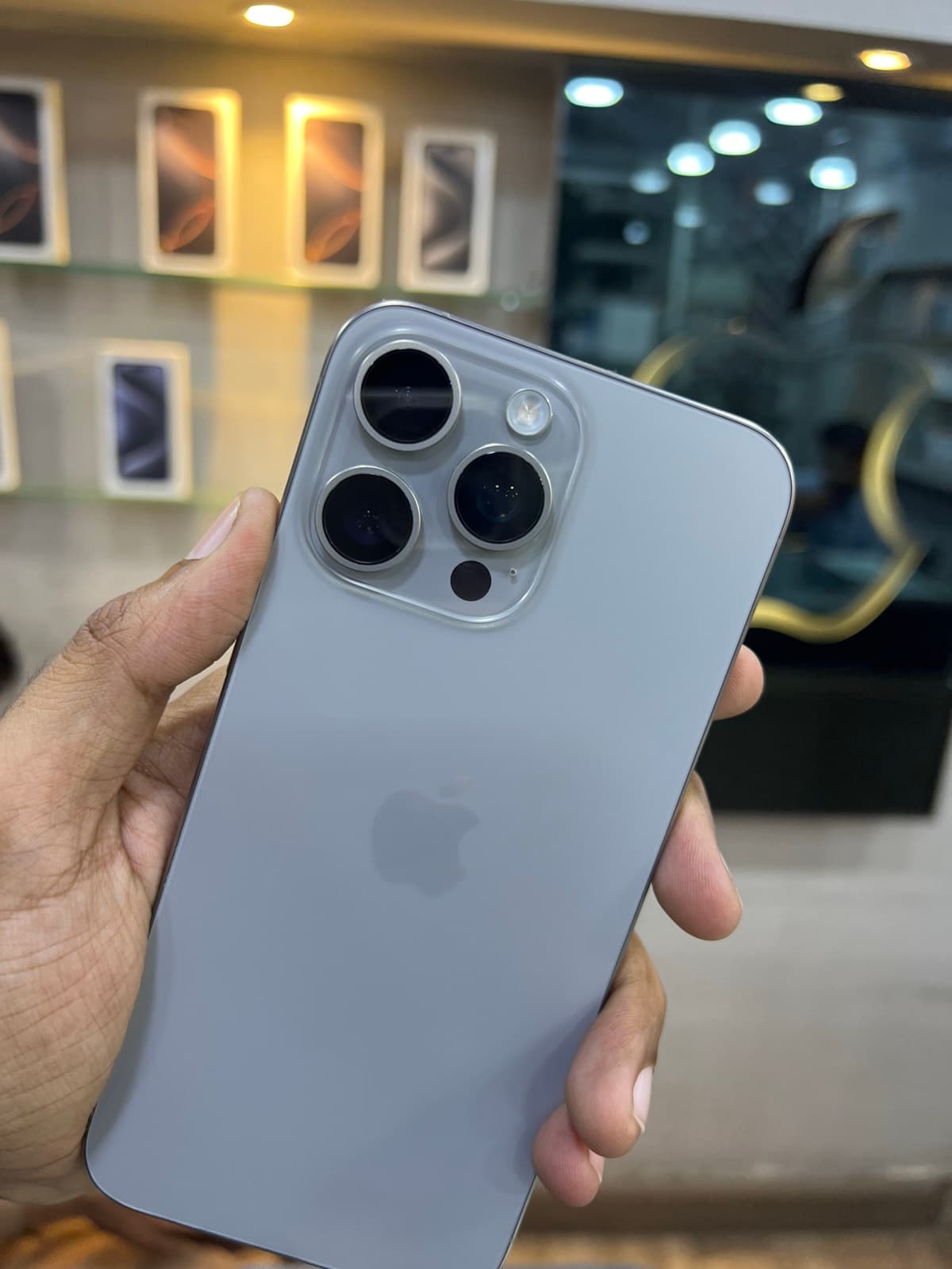 Apple iPhone 15 Pro Max 256GB in Natural Titanium — photo 2