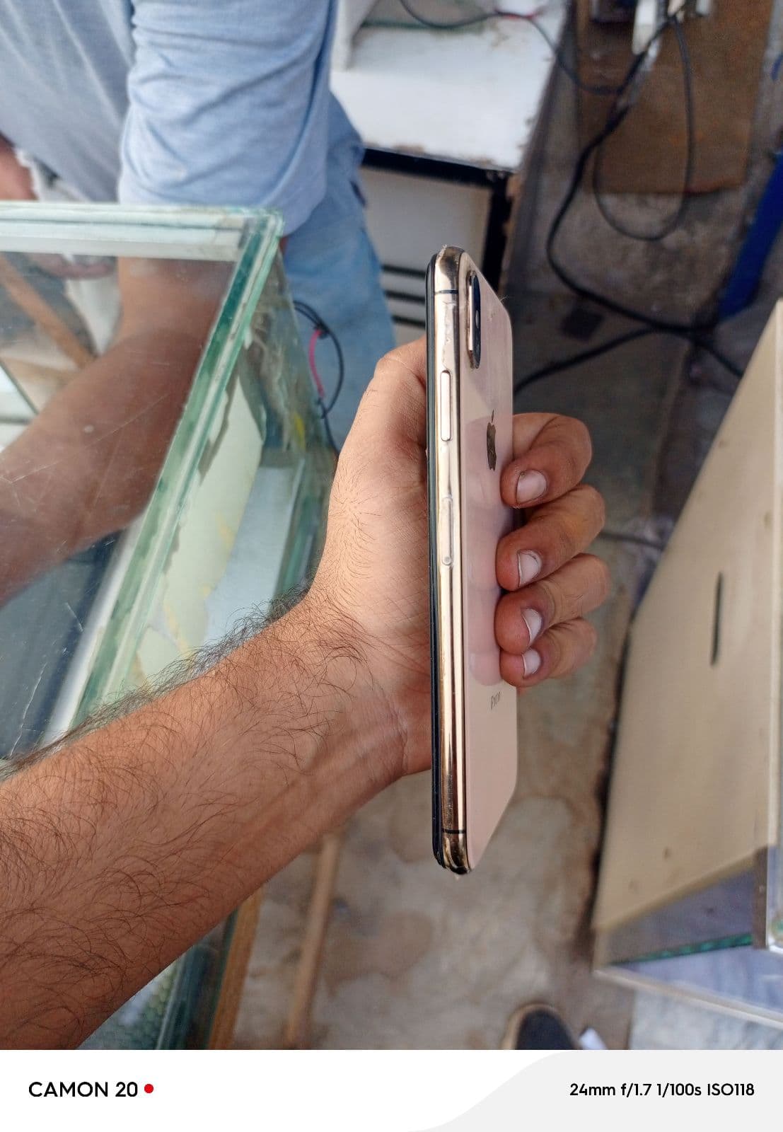Apple iPhone XS Max 512GB in Gold — photo 4