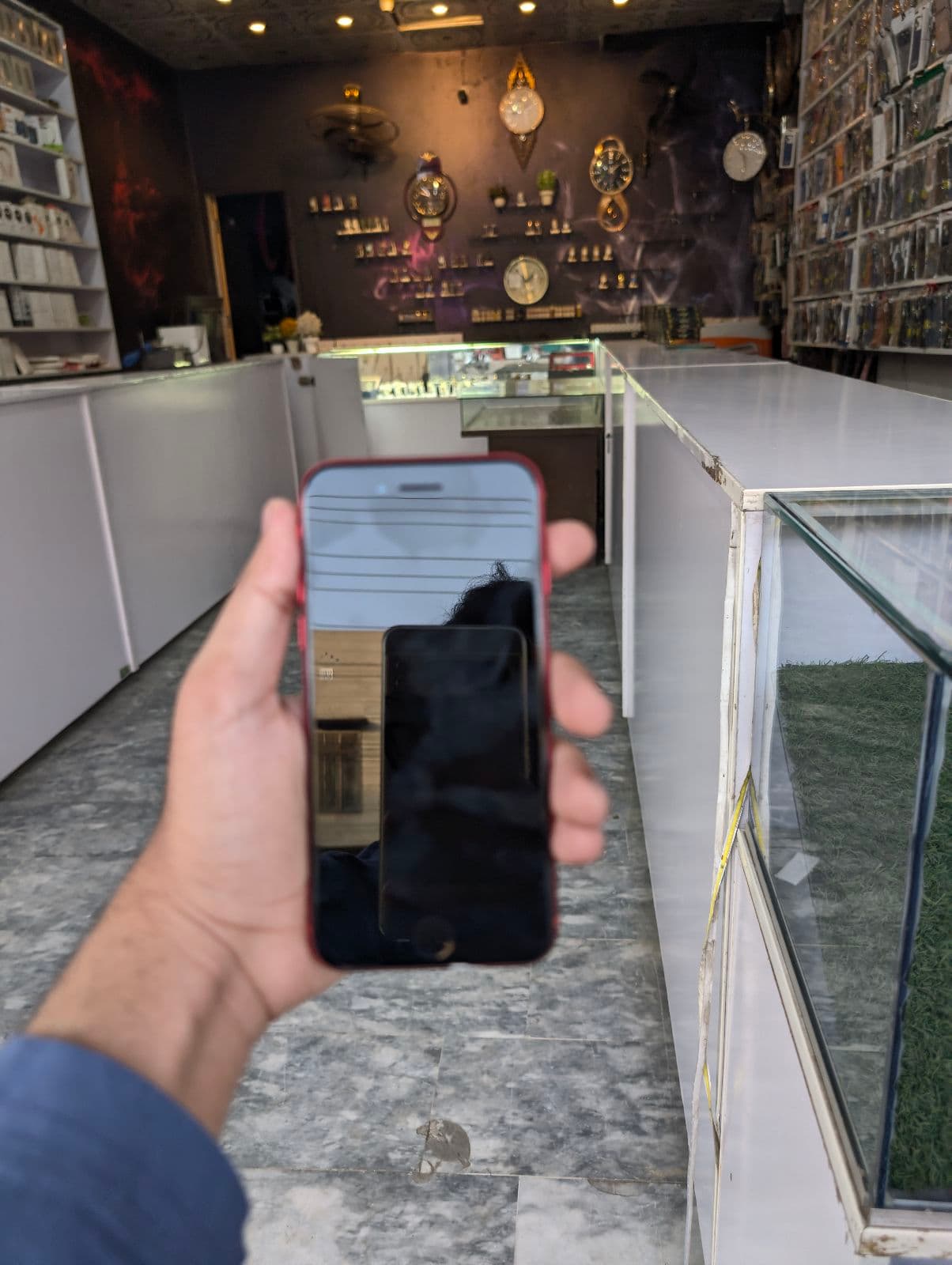 iPhone SE (2020) · 64GB