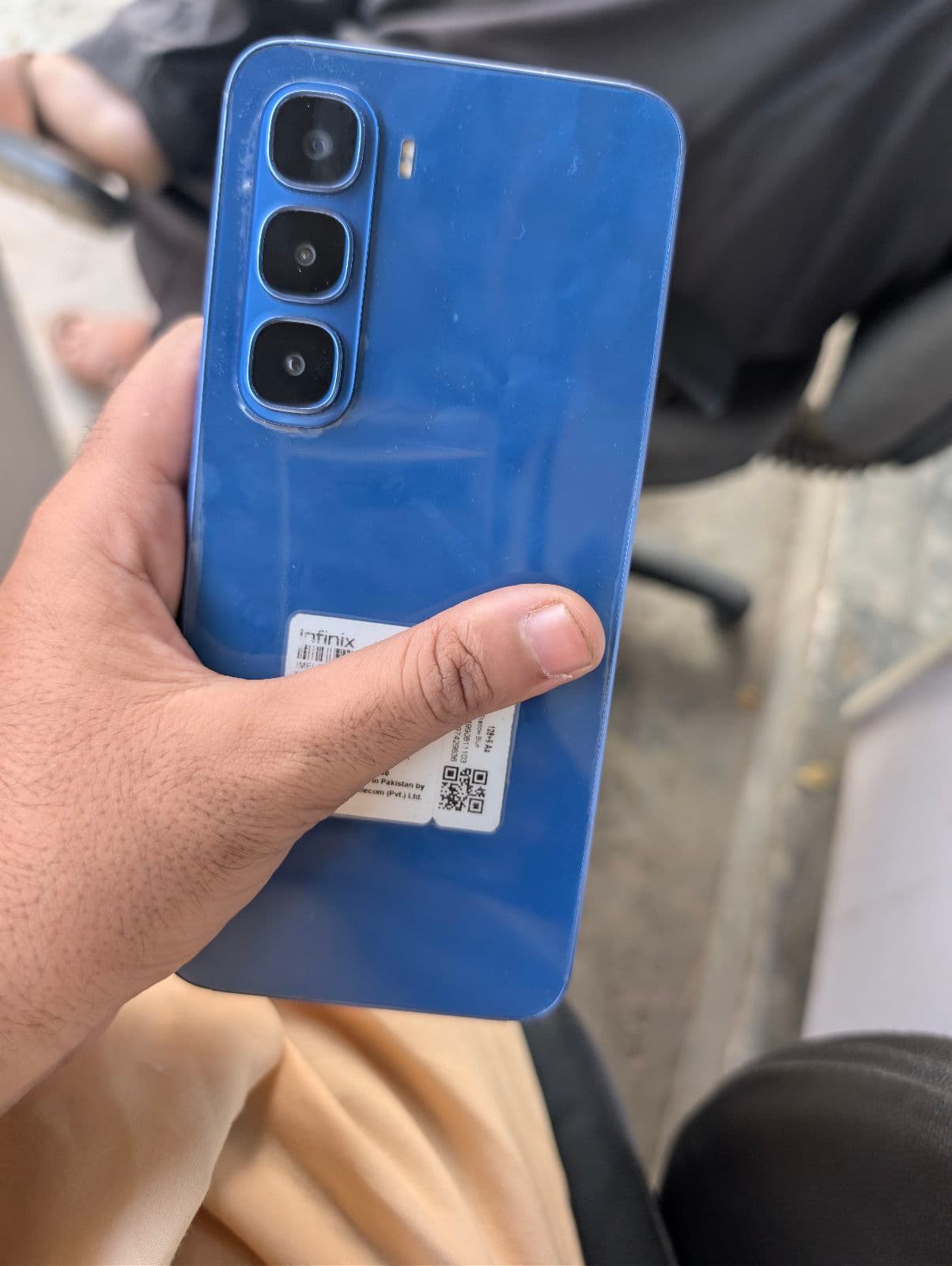 Infinix Hot 60i 6GB / 128GB in Shadow Blue — photo 3
