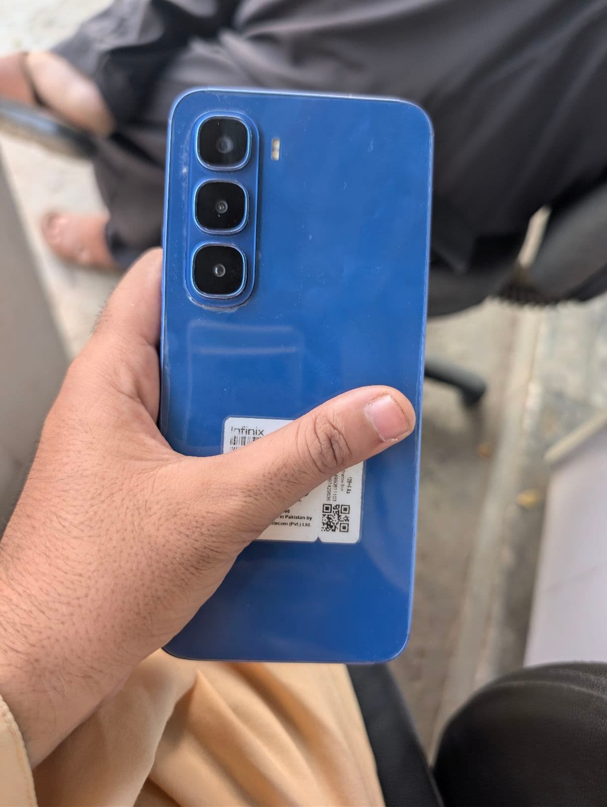 Infinix Hot 60i 6GB / 128GB in Shadow Blue — photo 4